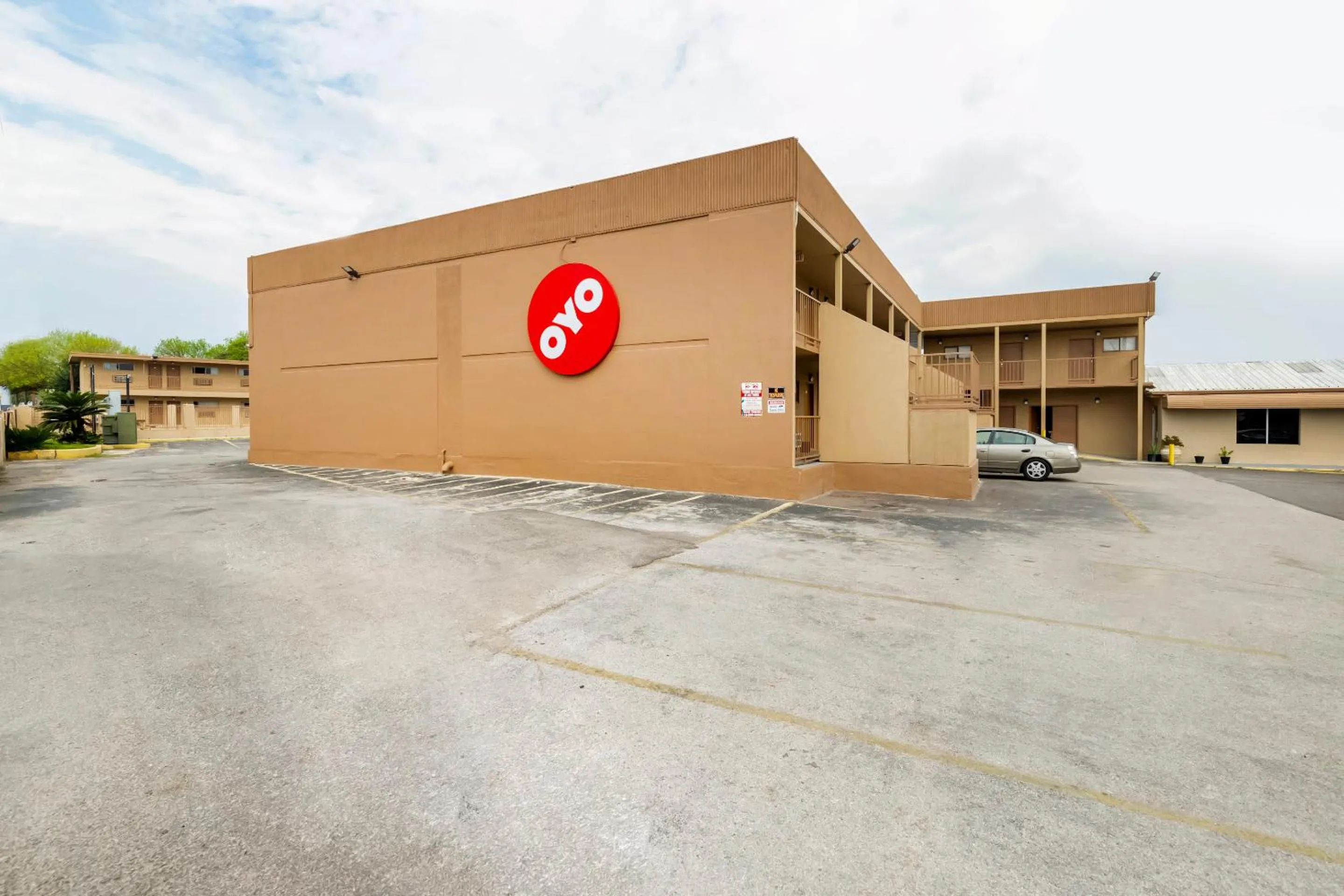 Property building in Oyo Hotel San Antonio Lackland AFB Seaworld Hwy 90 W