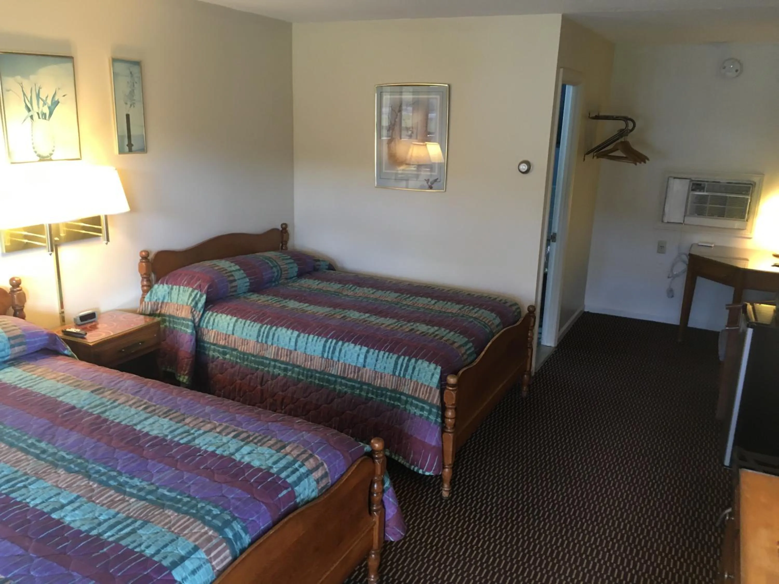 Bed in Catamount Motel