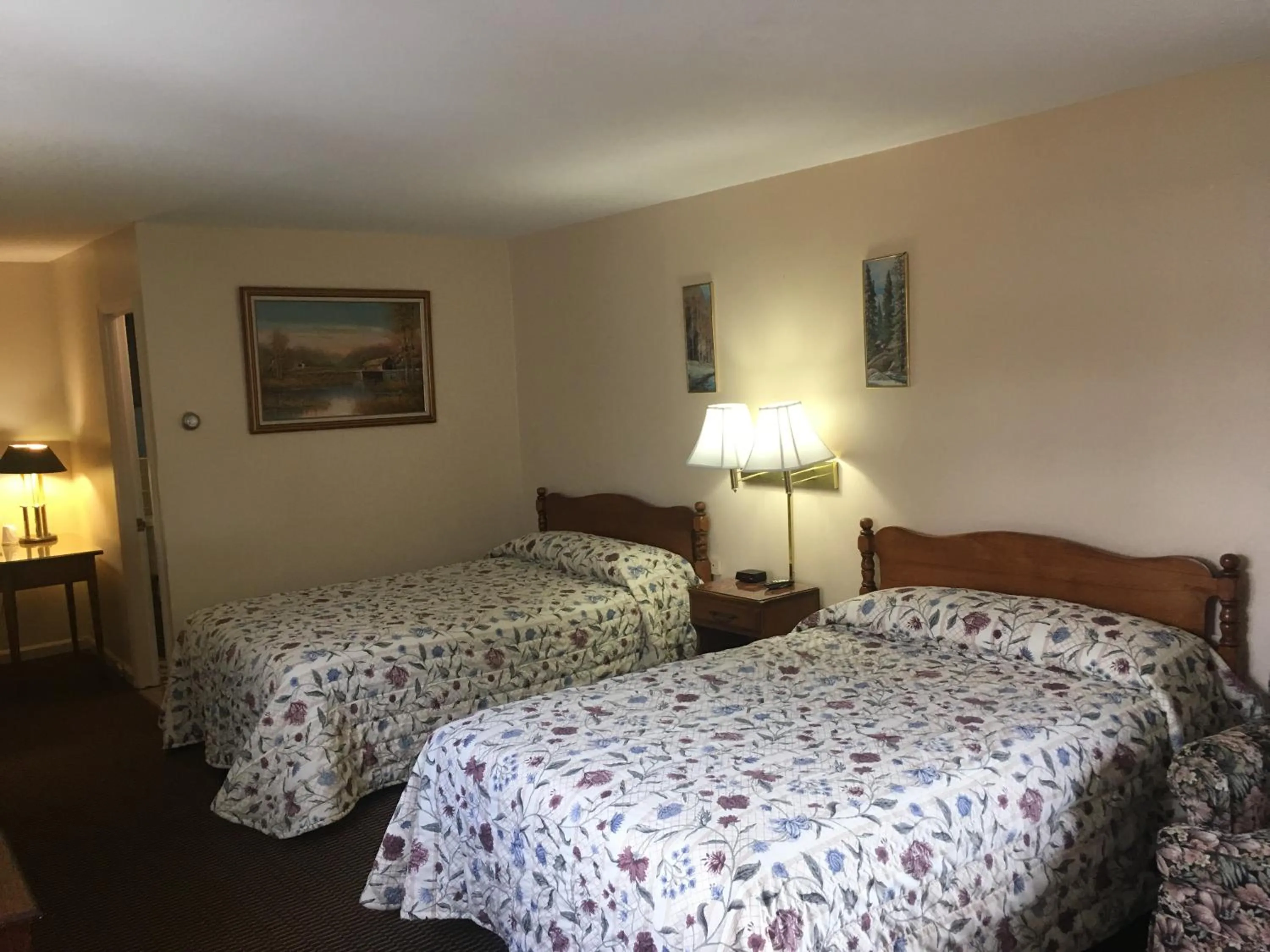 Bed in Catamount Motel