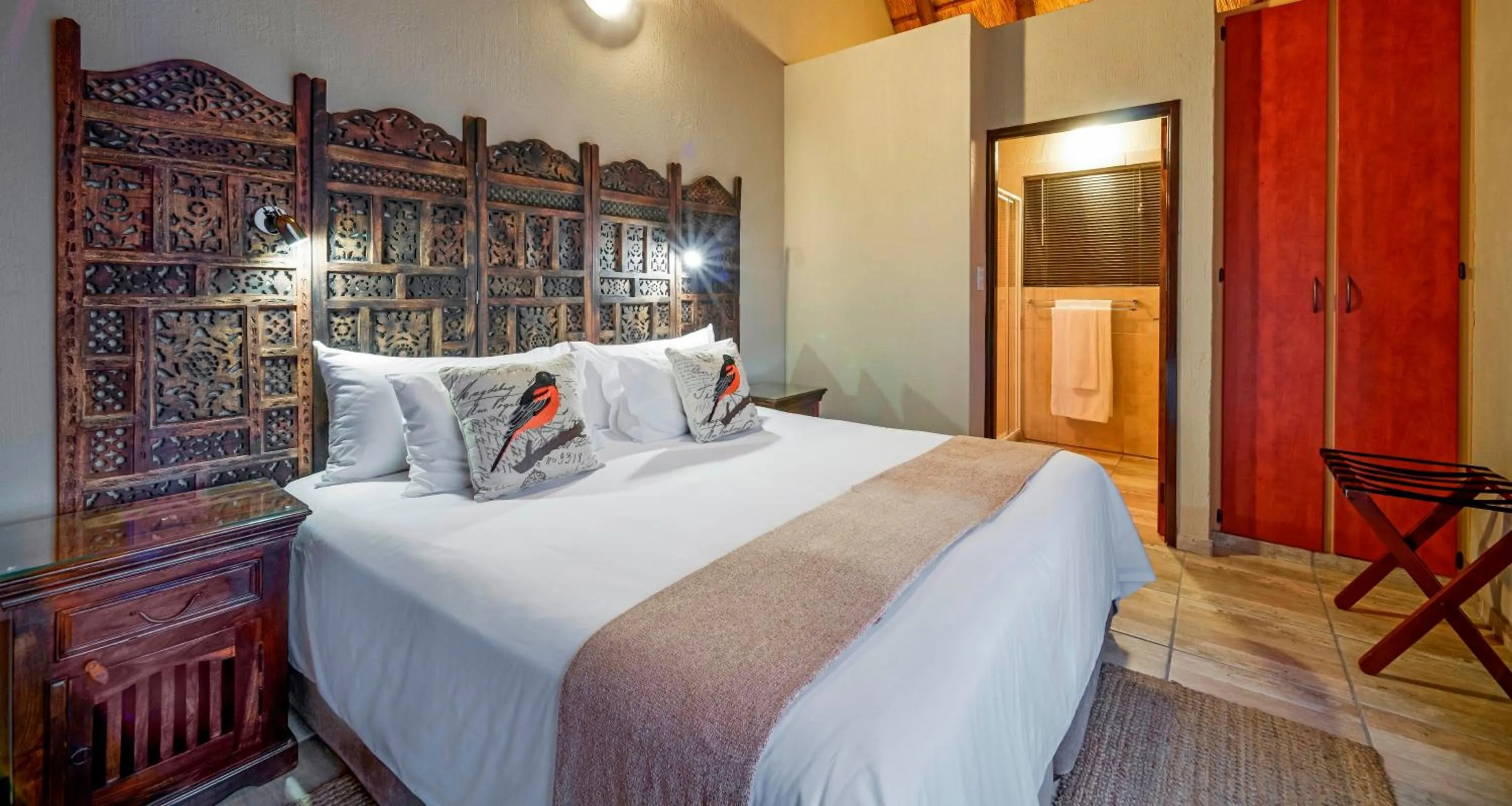 Bed in La Kruger Lifestyle Lodge - No Loadshedding