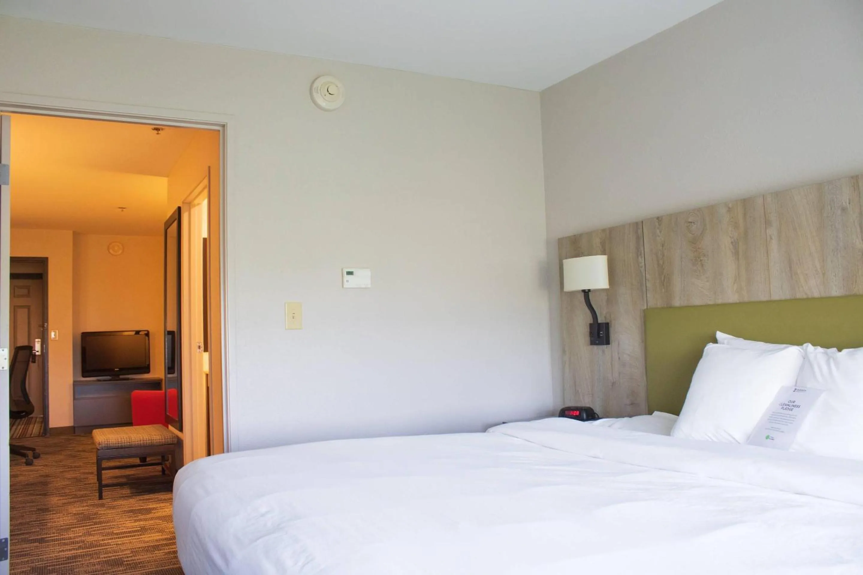 Bedroom, Bed in Country Inn & Suites by Radisson, Carlisle, PA