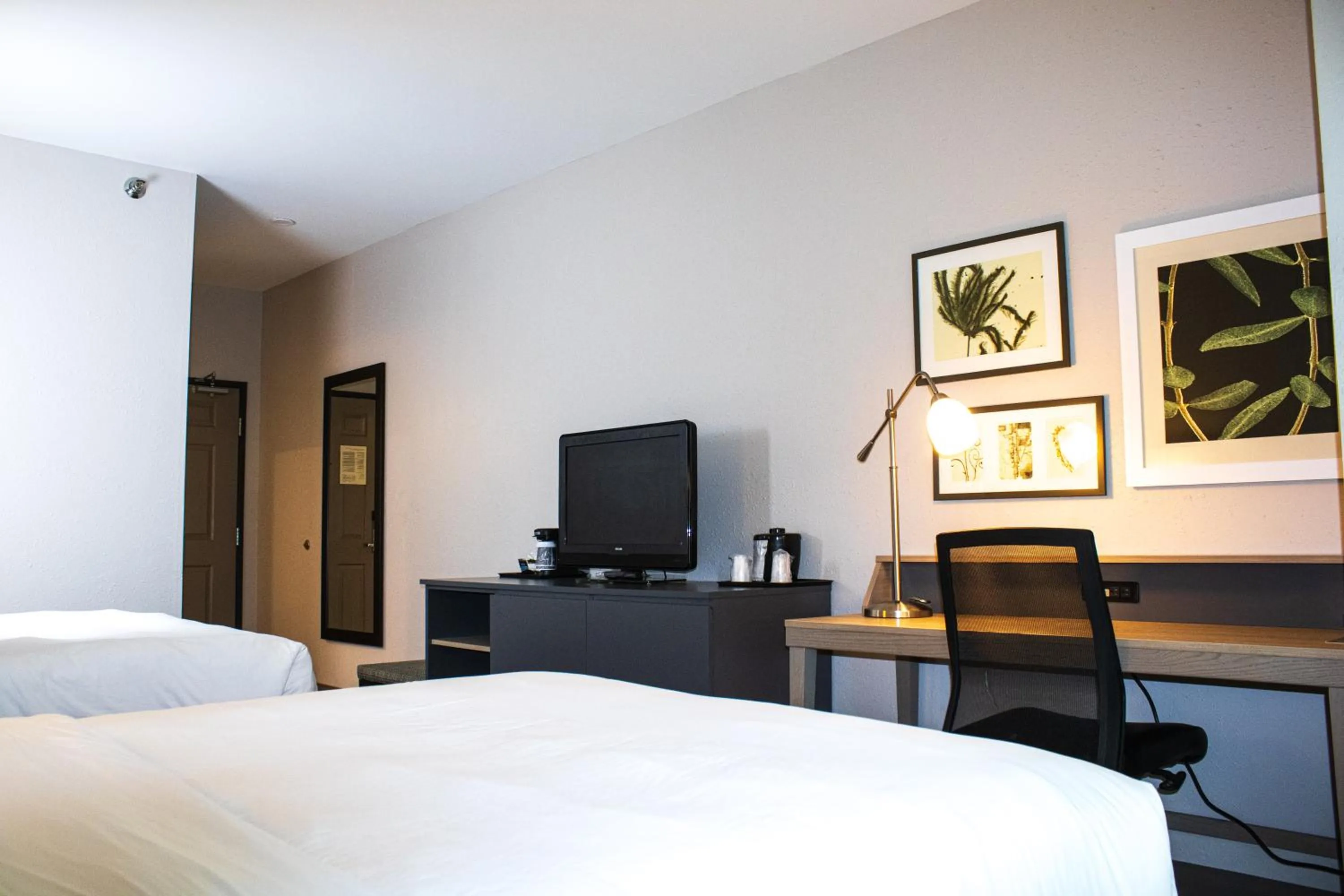 Bed in Country Inn & Suites by Radisson, Carlisle, PA