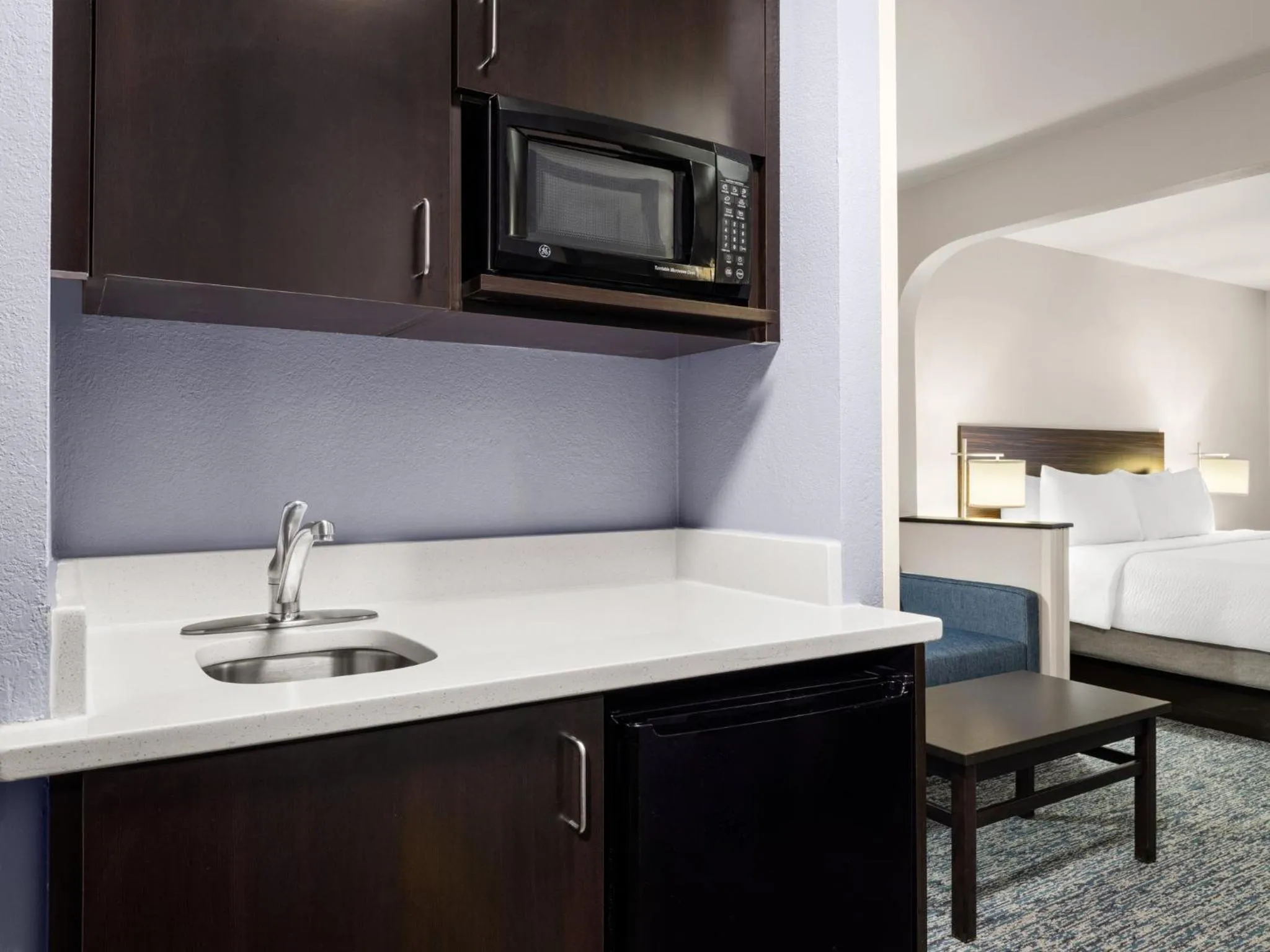 Photo of the whole room, Bed in Garner Hotel Topeka West by IHG