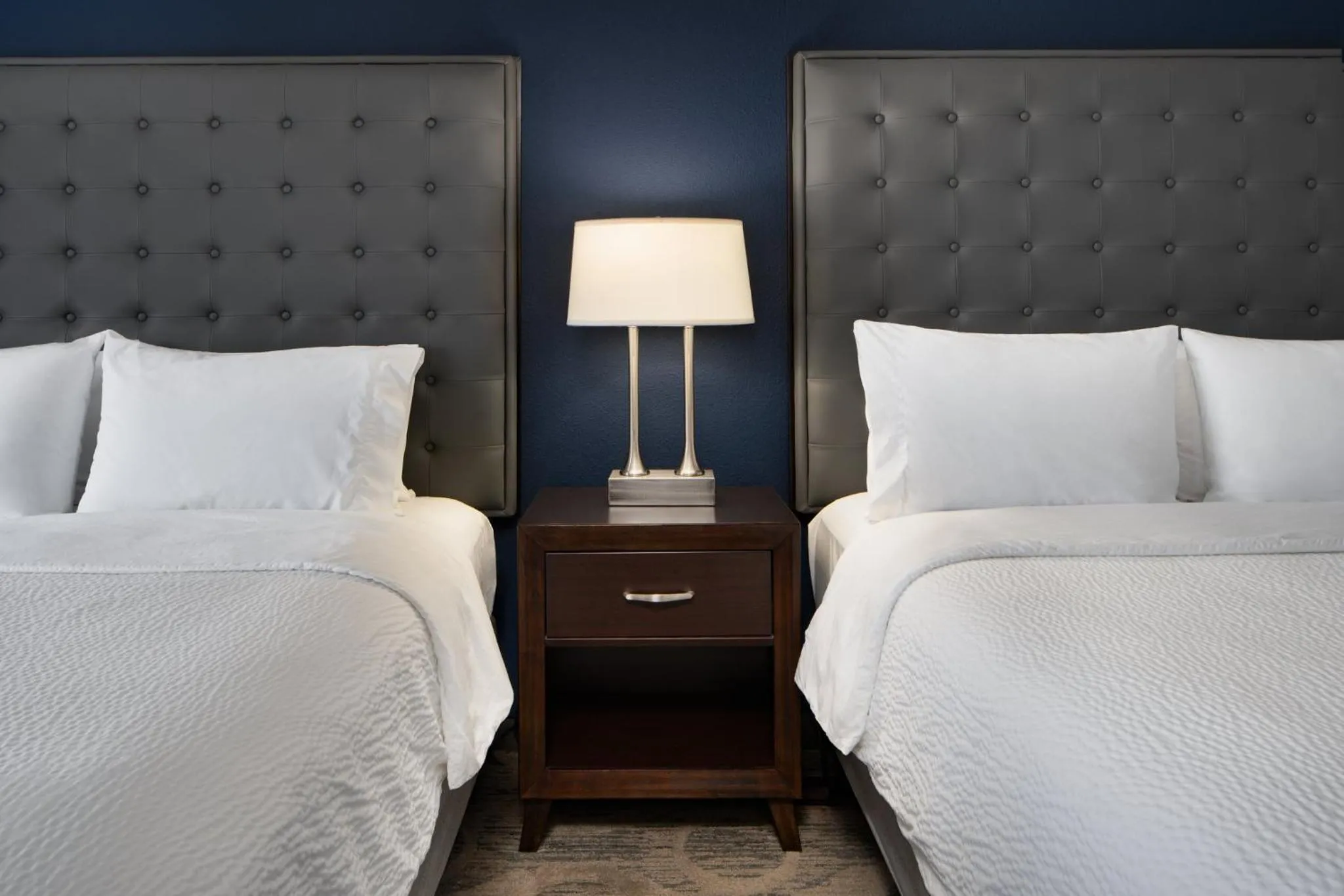 Photo of the whole room, Bed in Garner Hotel Topeka West by IHG