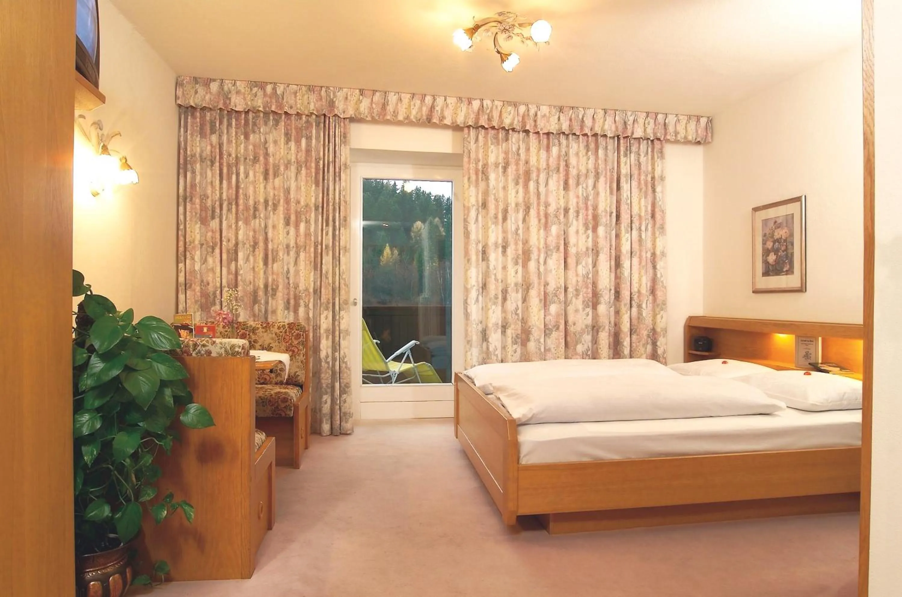 Bedroom, Bed in Hotel Sulfner