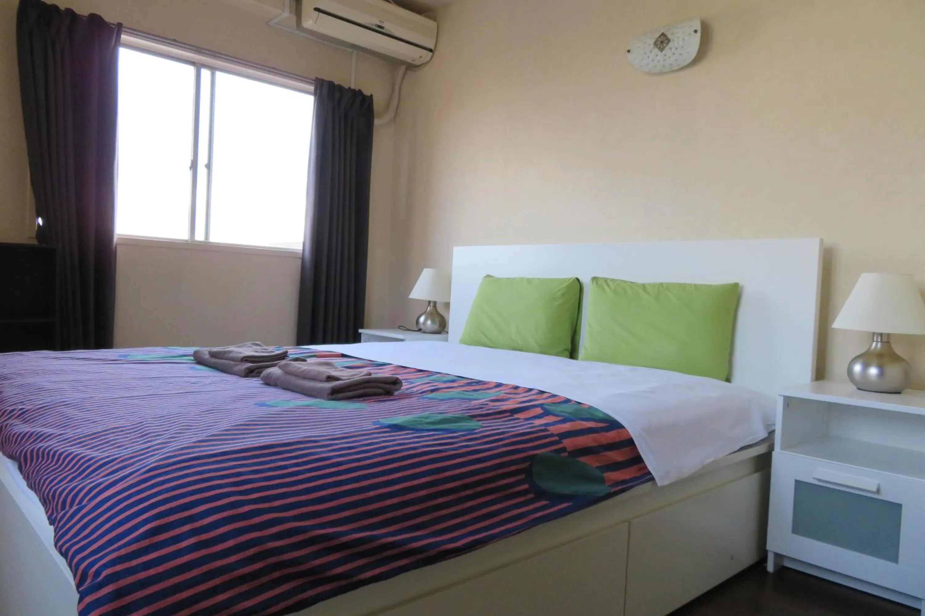 Bedroom, Bed in Sea View Court Kobe