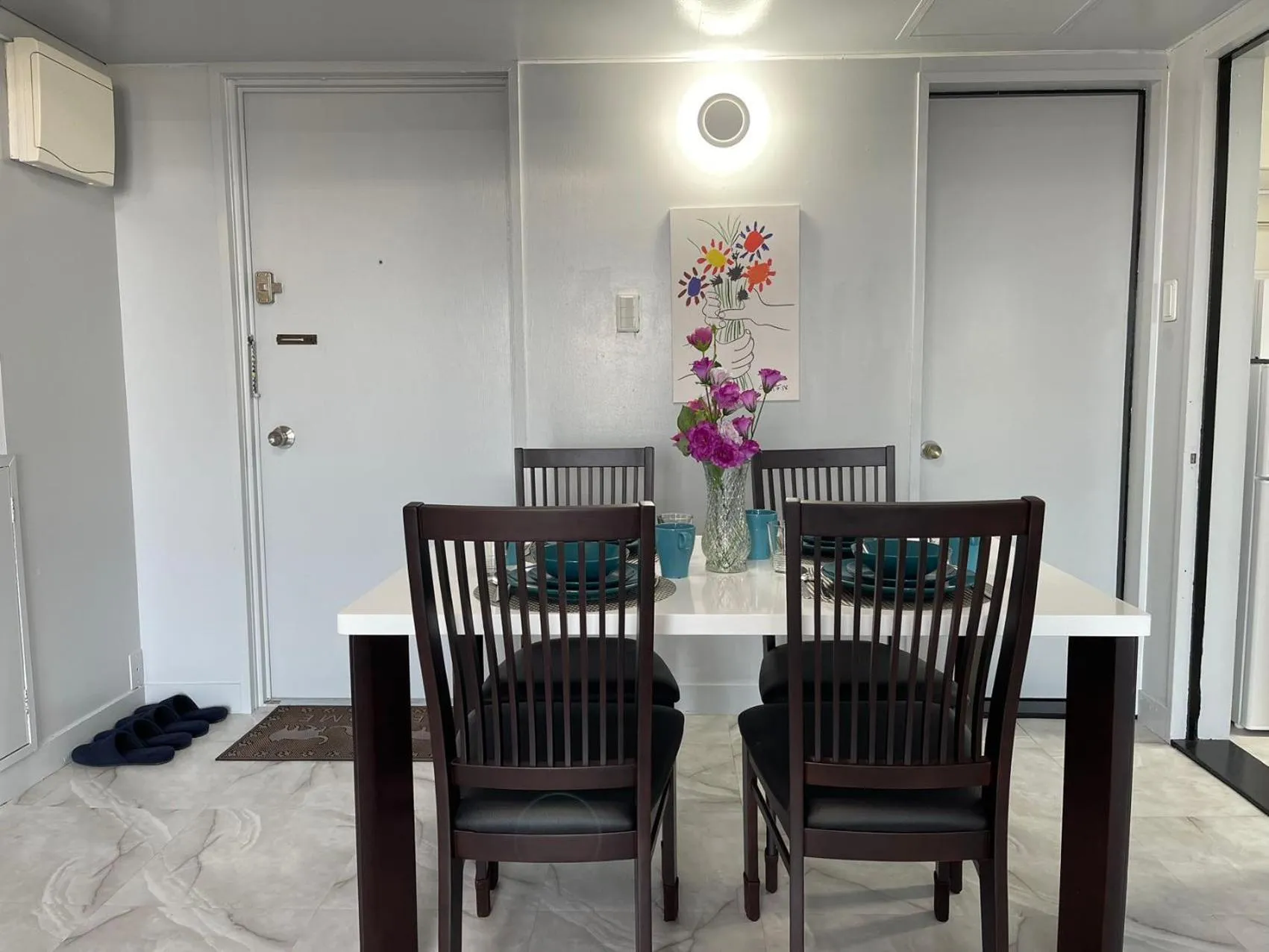 Dining area in Sea View Court Kobe