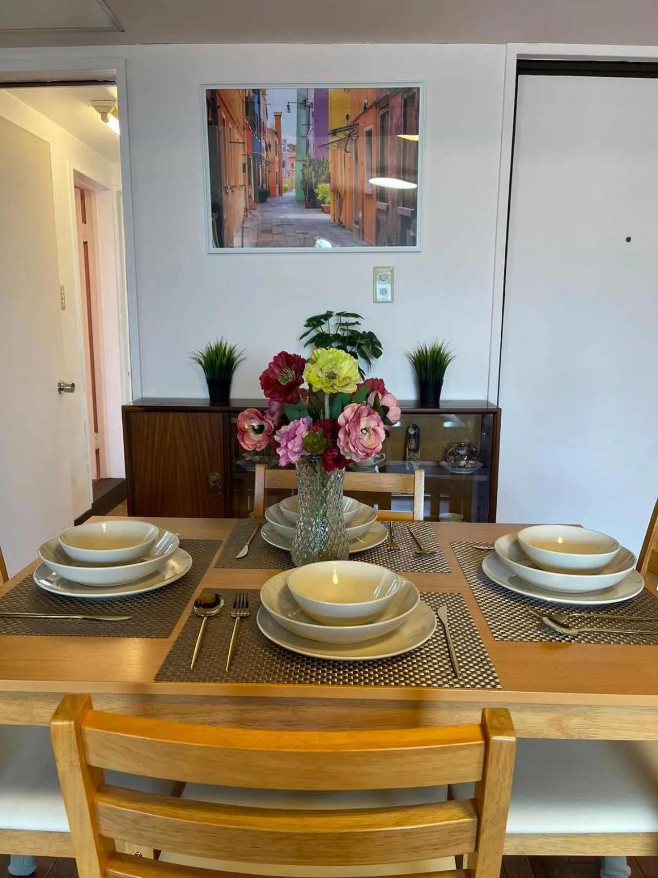 Dining area in Sea View Court Kobe