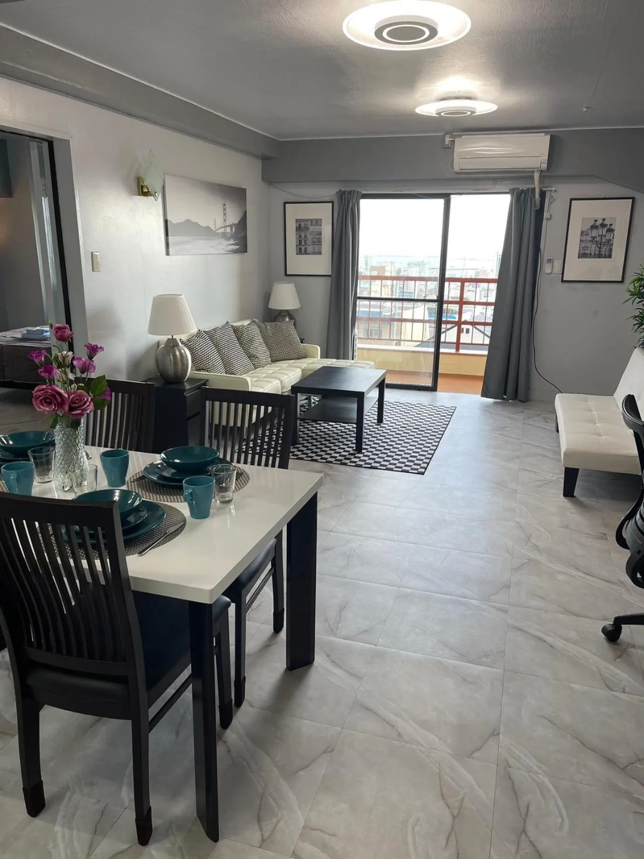 Living room in Sea View Court Kobe