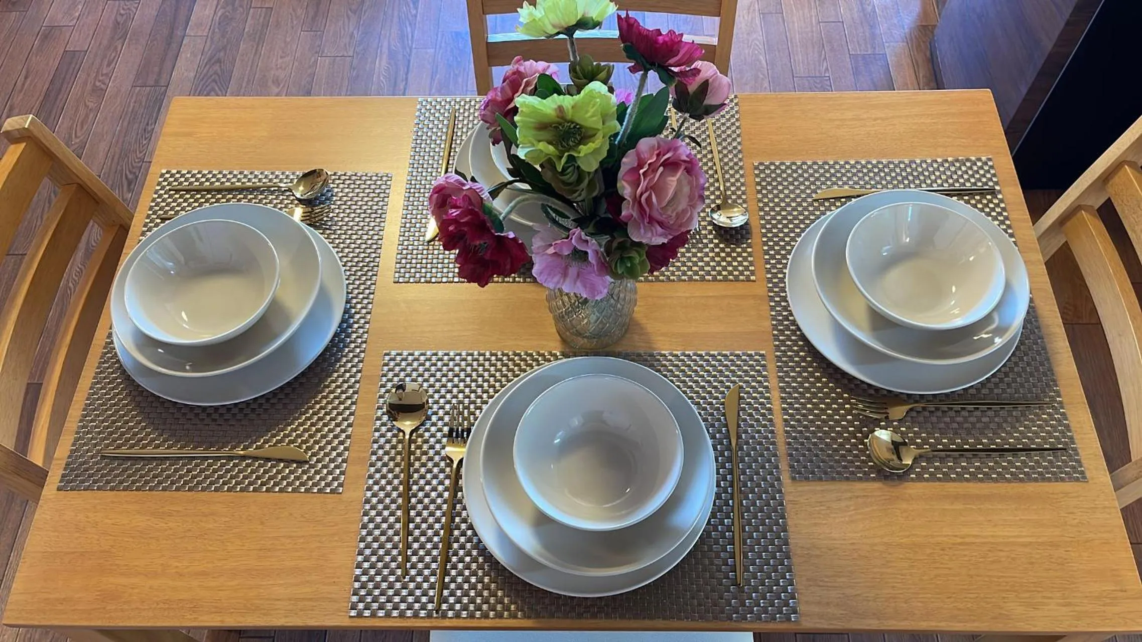 Dining area in Sea View Court Kobe