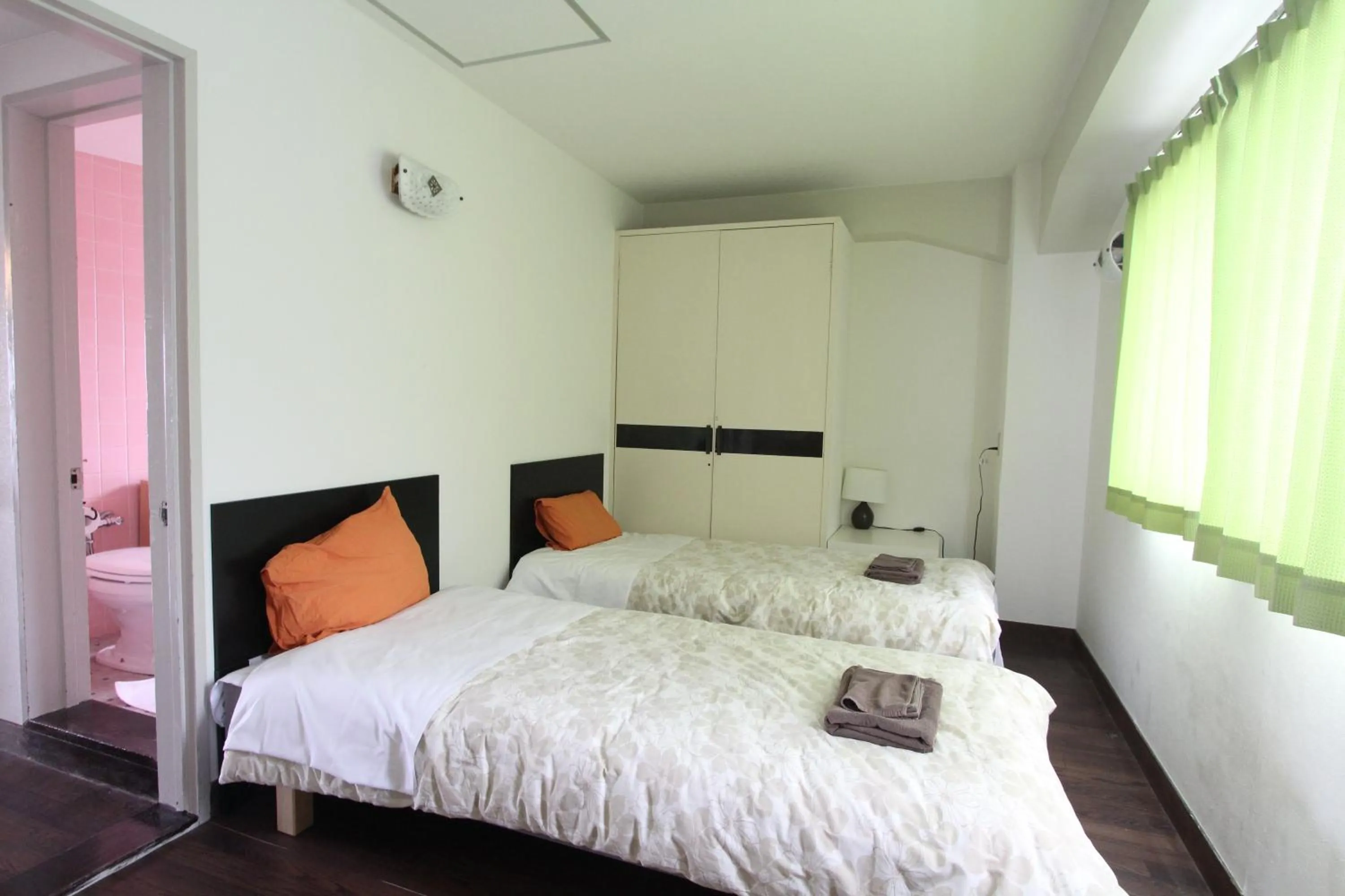Photo of the whole room, Bed in Sea View Court Kobe