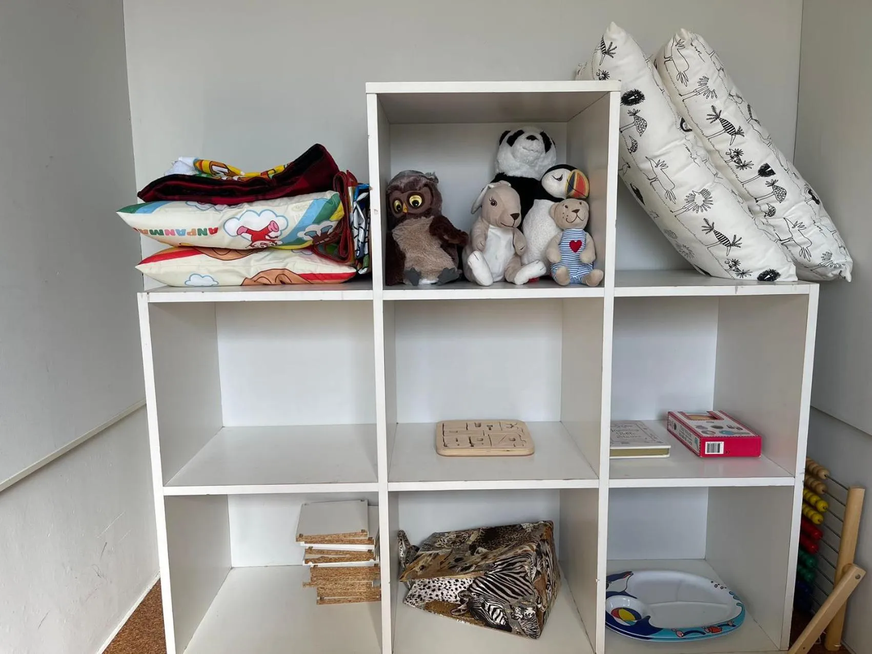 children in Sea View Court Kobe