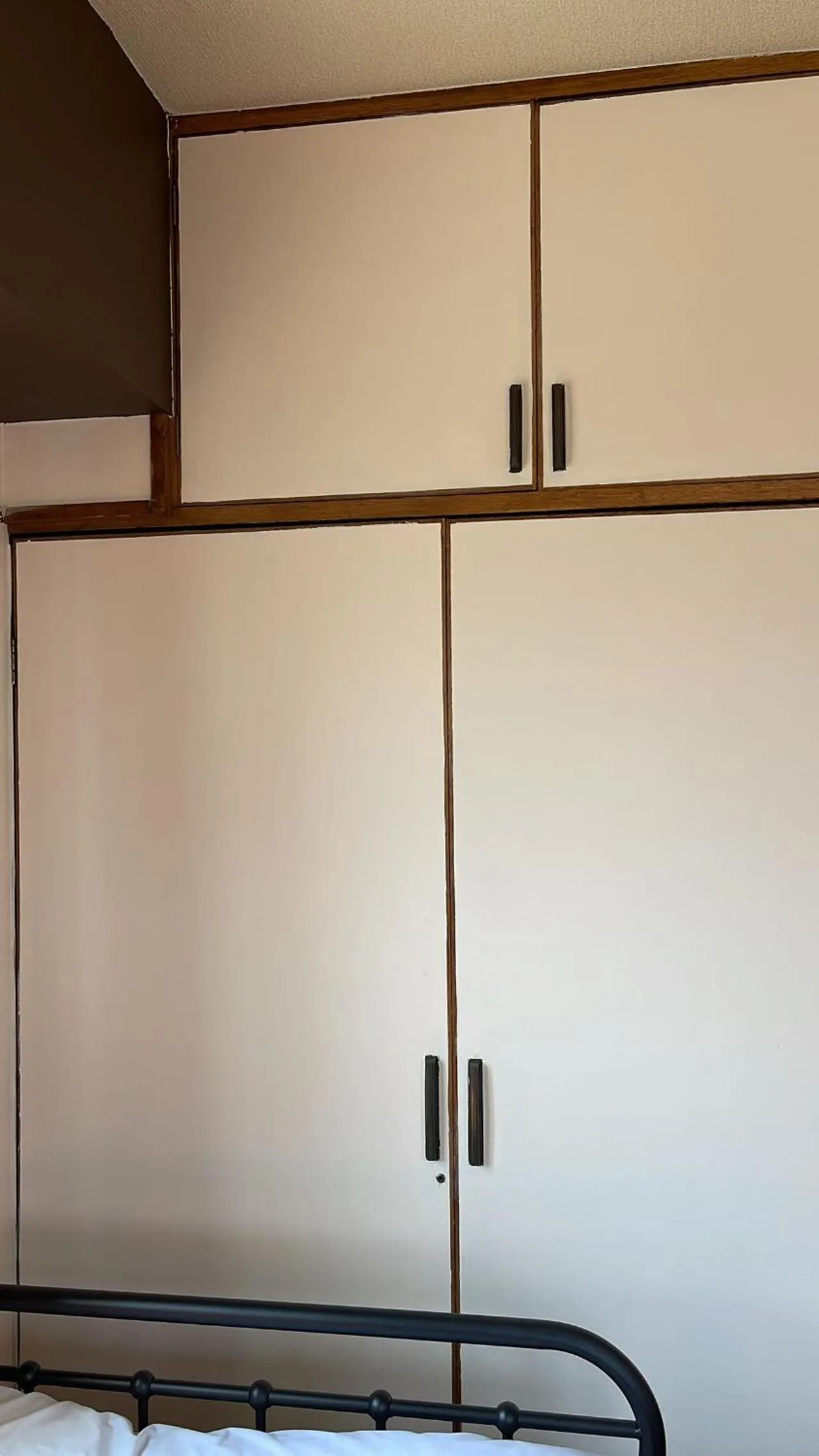 wardrobe in Sea View Court Kobe