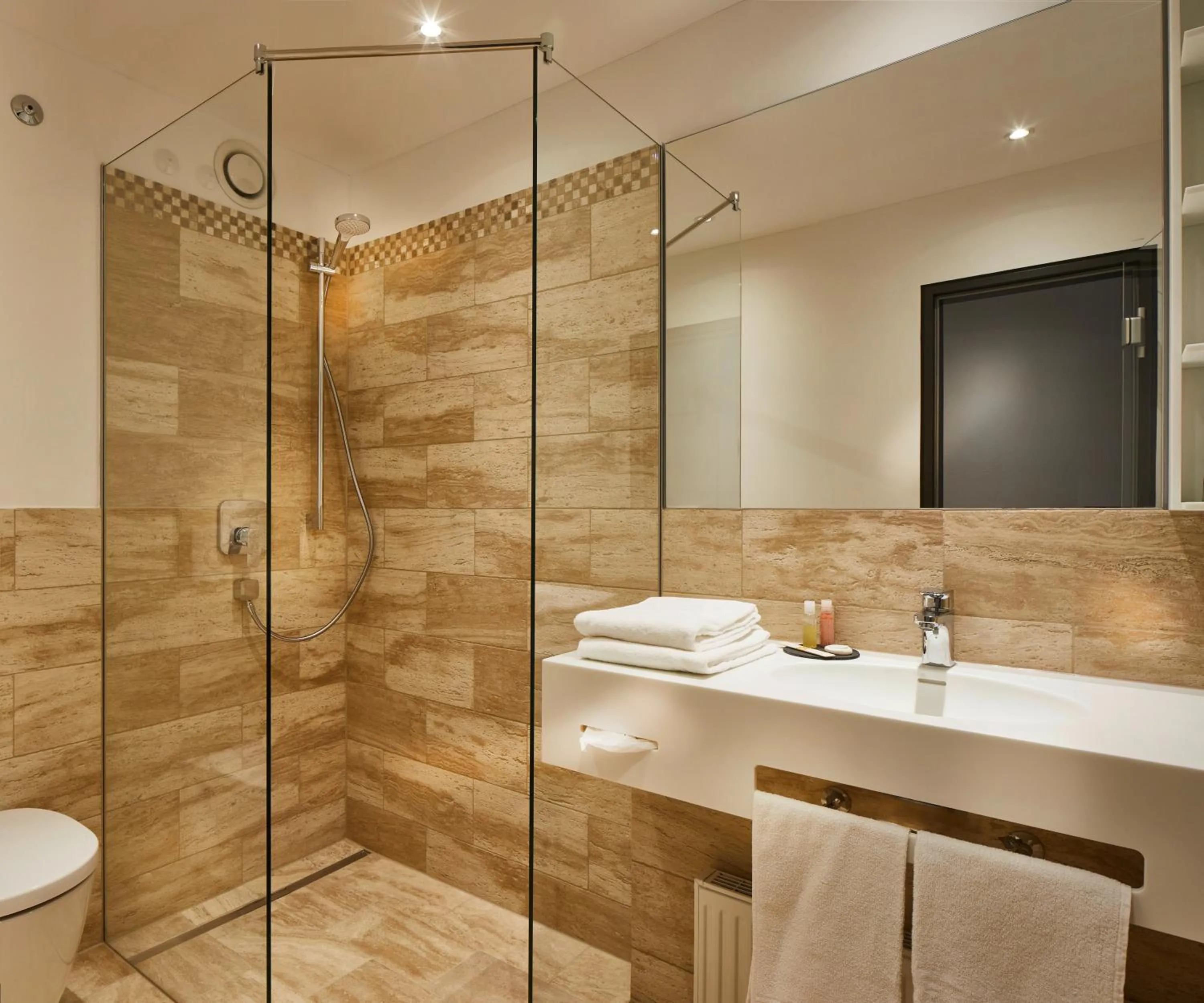 Bathroom in ElzLand Hotel Pfauen WELLNESS & SPA