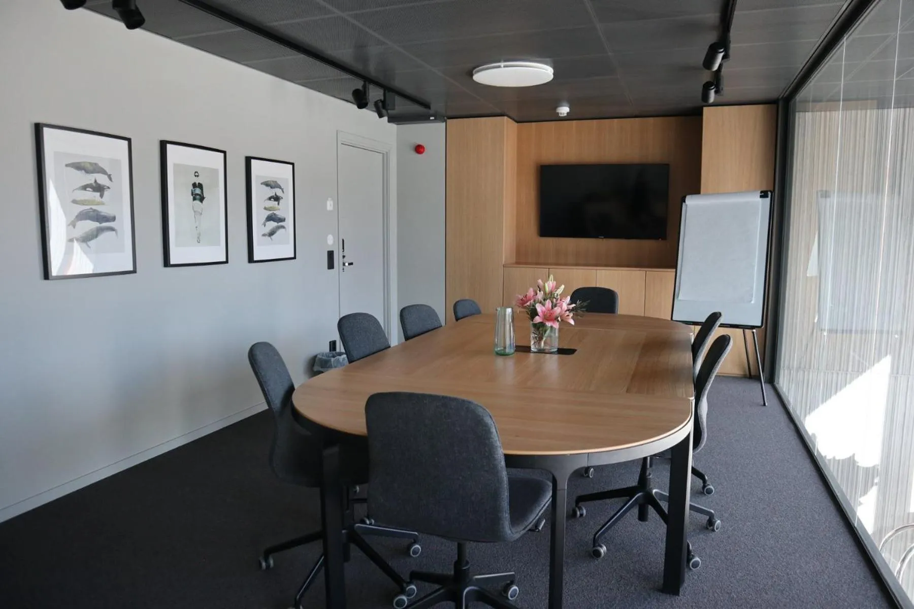 TV and multimedia in HOOM Home & Hotel Järfälla