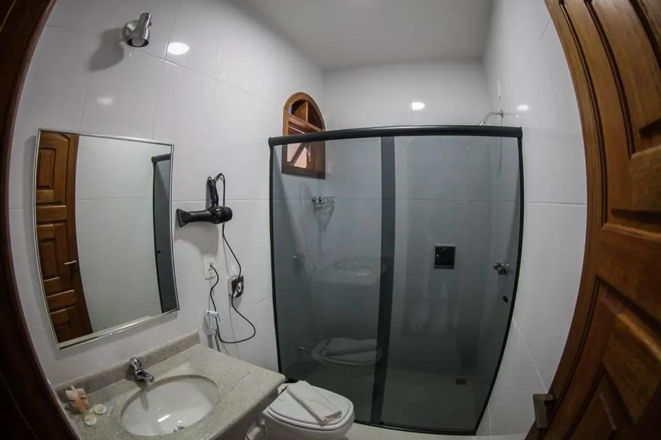 Shower in Pousada Recreio Da Praia