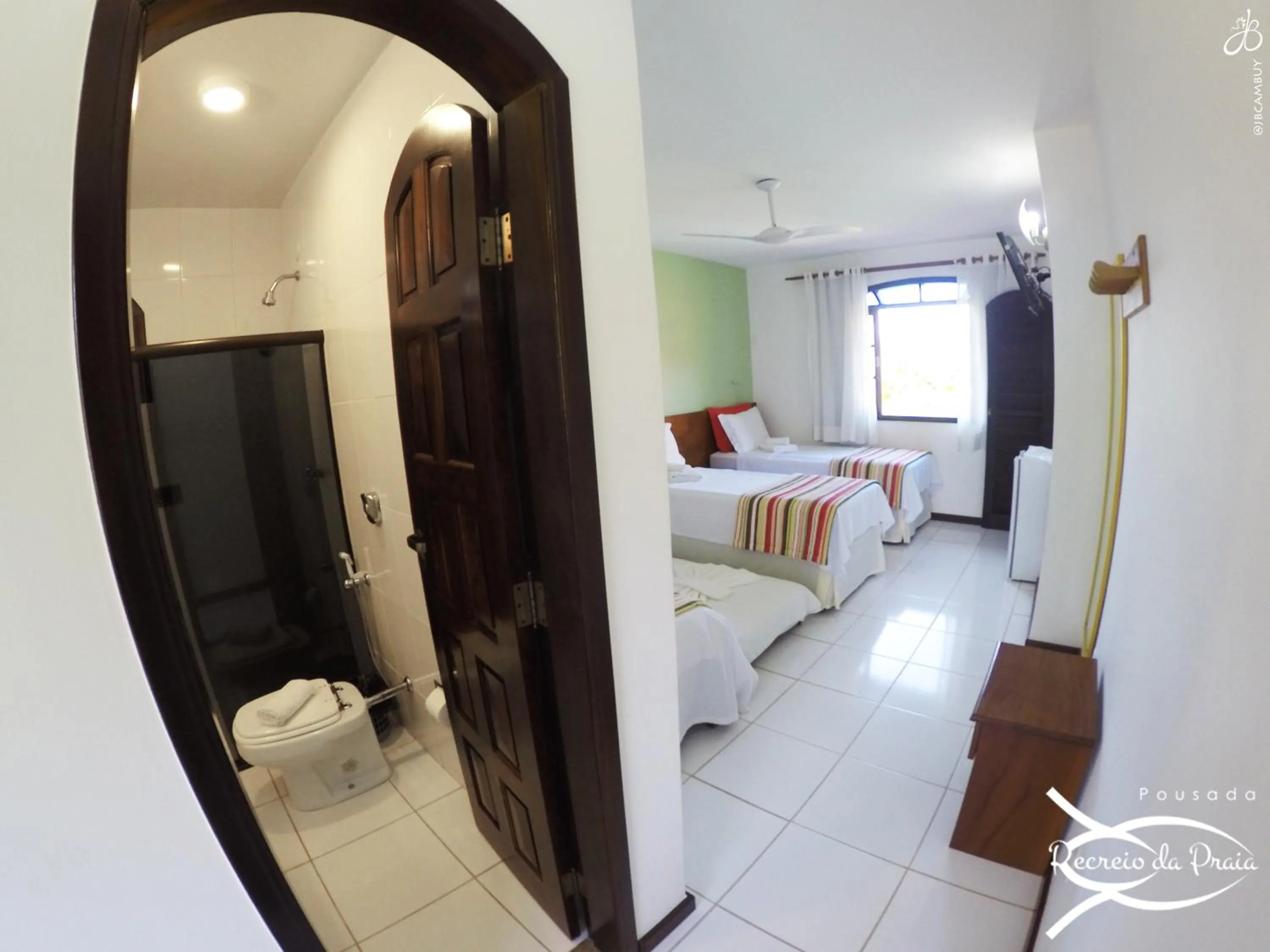 Shower, Bed in Pousada Recreio Da Praia