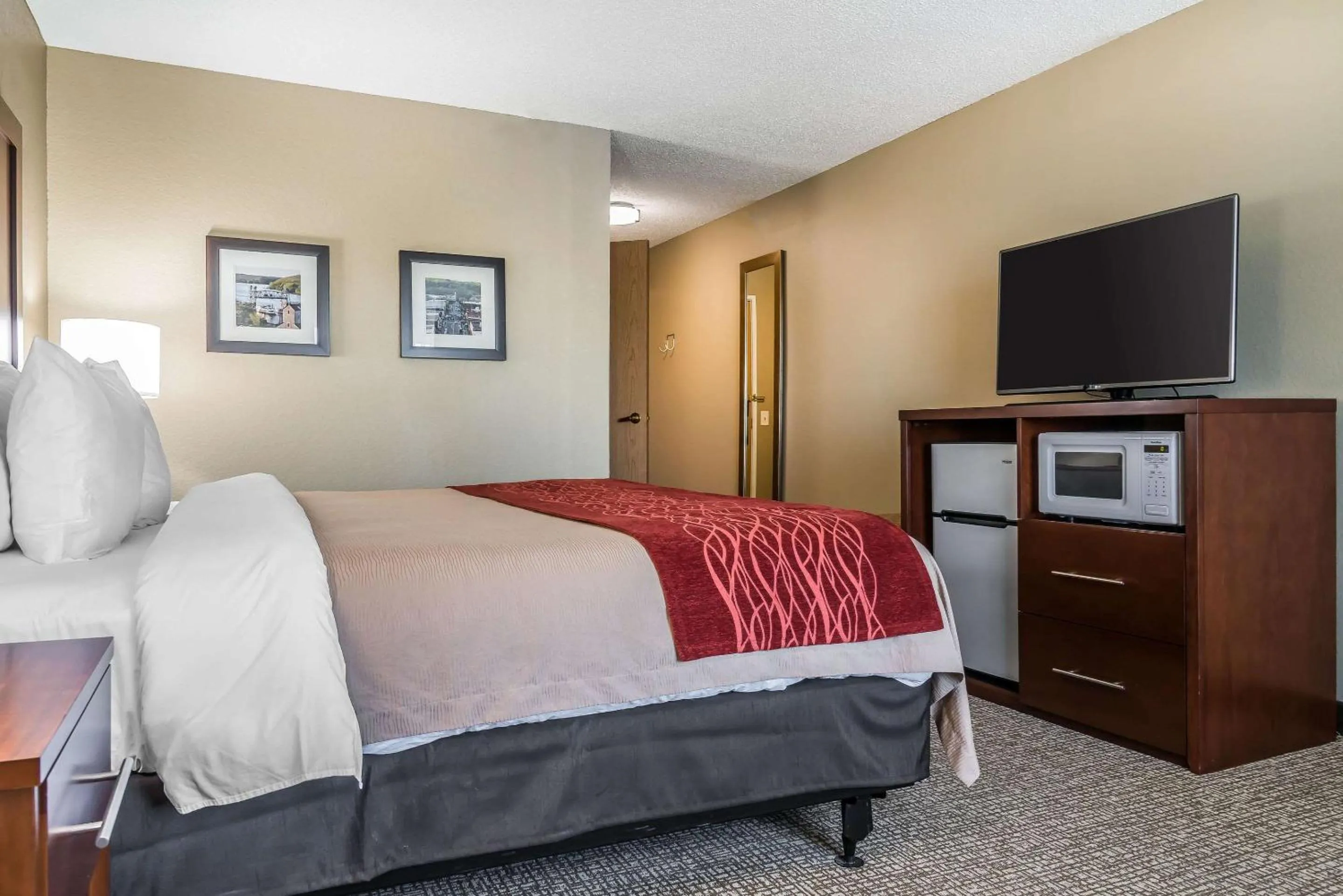 Bedroom, Bed in Country Inn & Suites by Radisson, Stillwater, MN