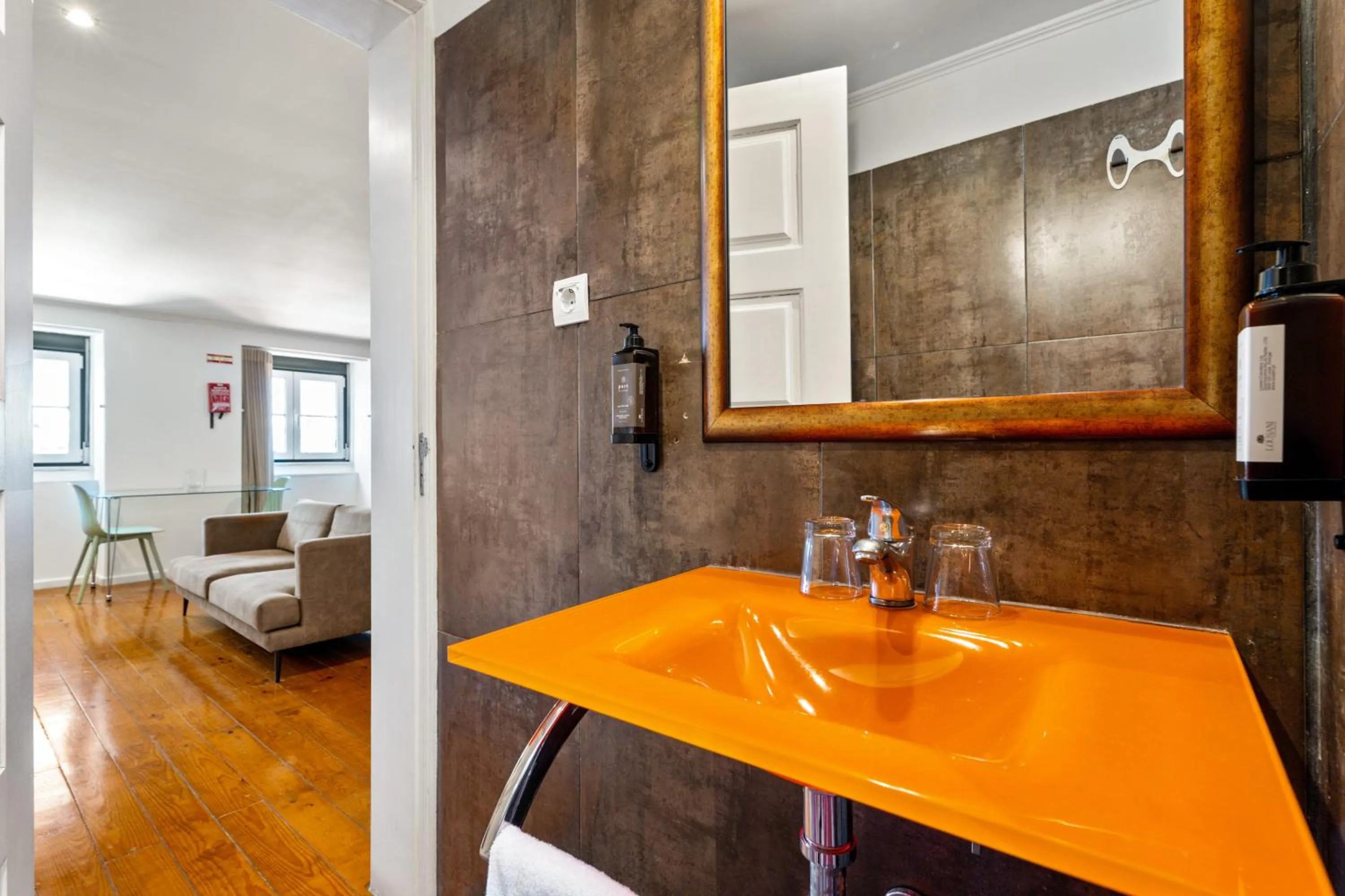 Bathroom in Casa do Patio by Shiadu