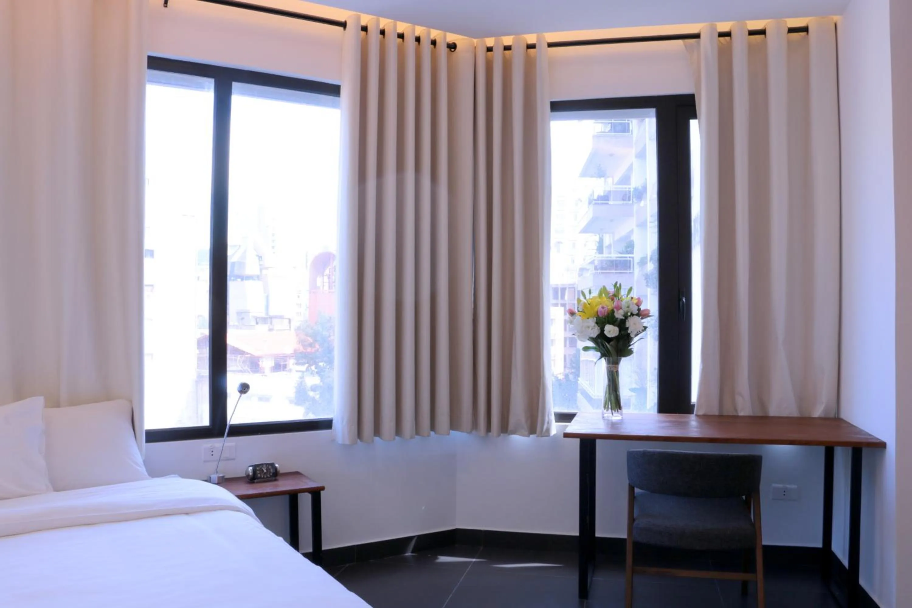 Photo of the whole room, Bed in Hamra Urban Gardens