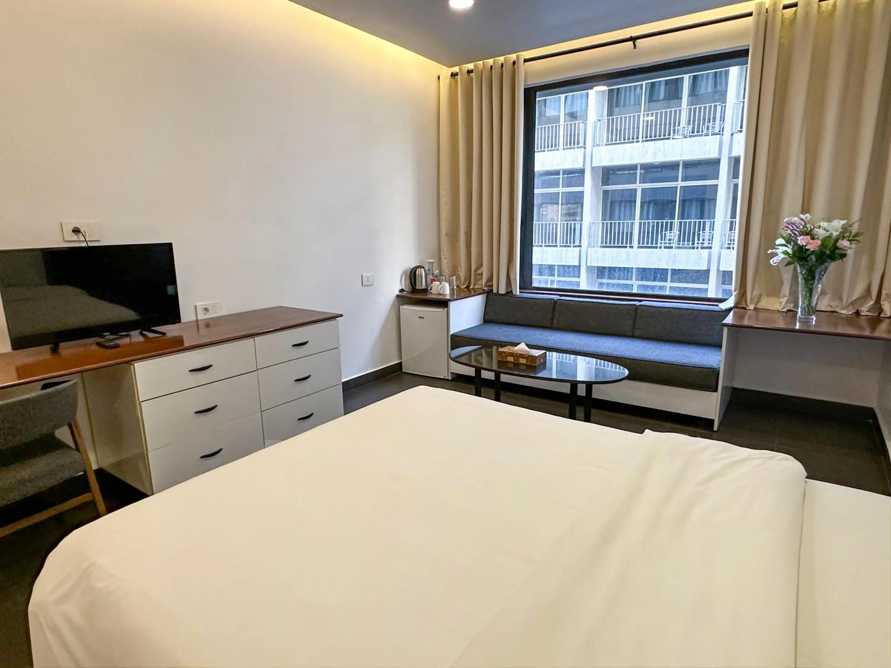 Bedroom, Bed in Hamra Urban Gardens