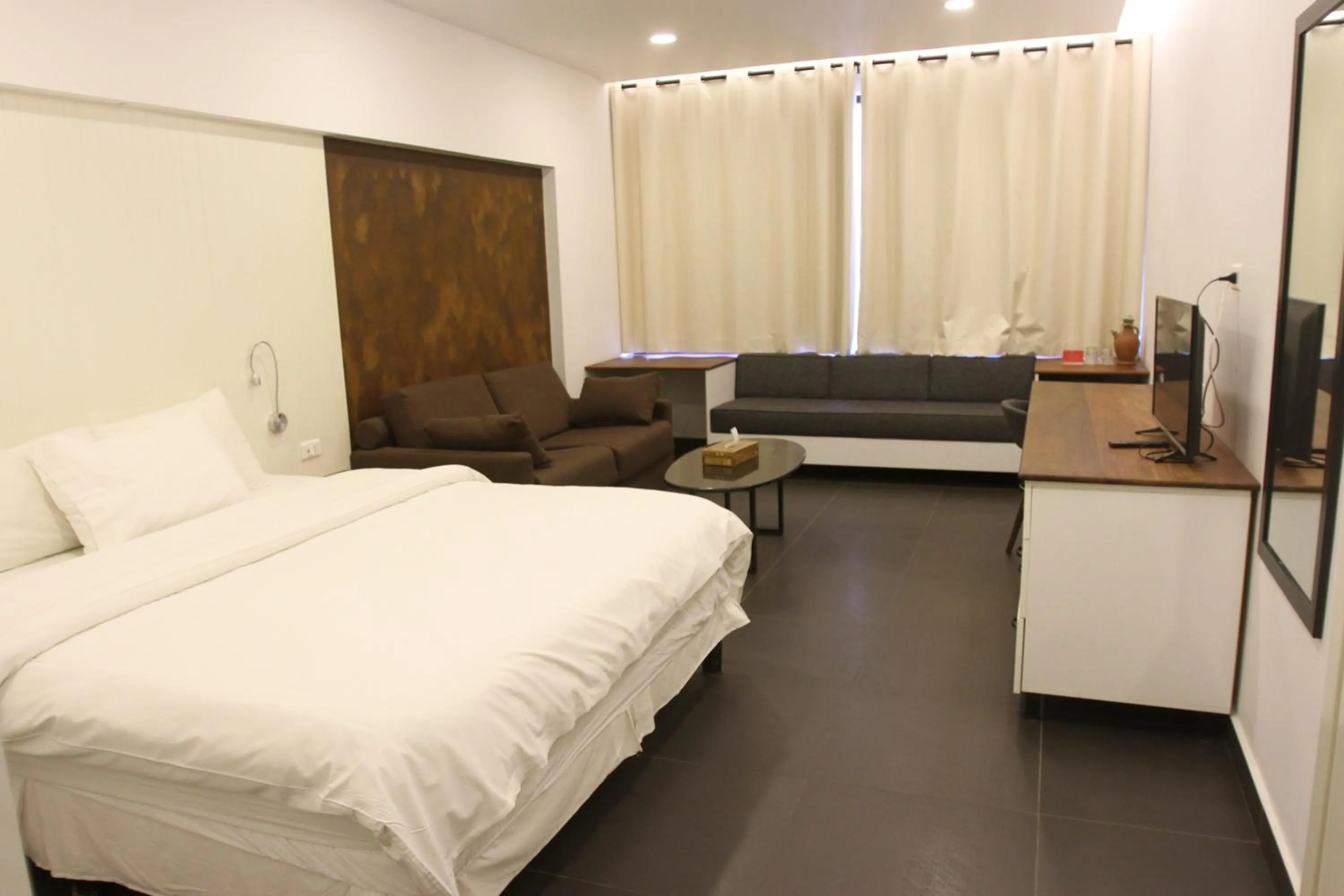 Bedroom, Bed in Hamra Urban Gardens