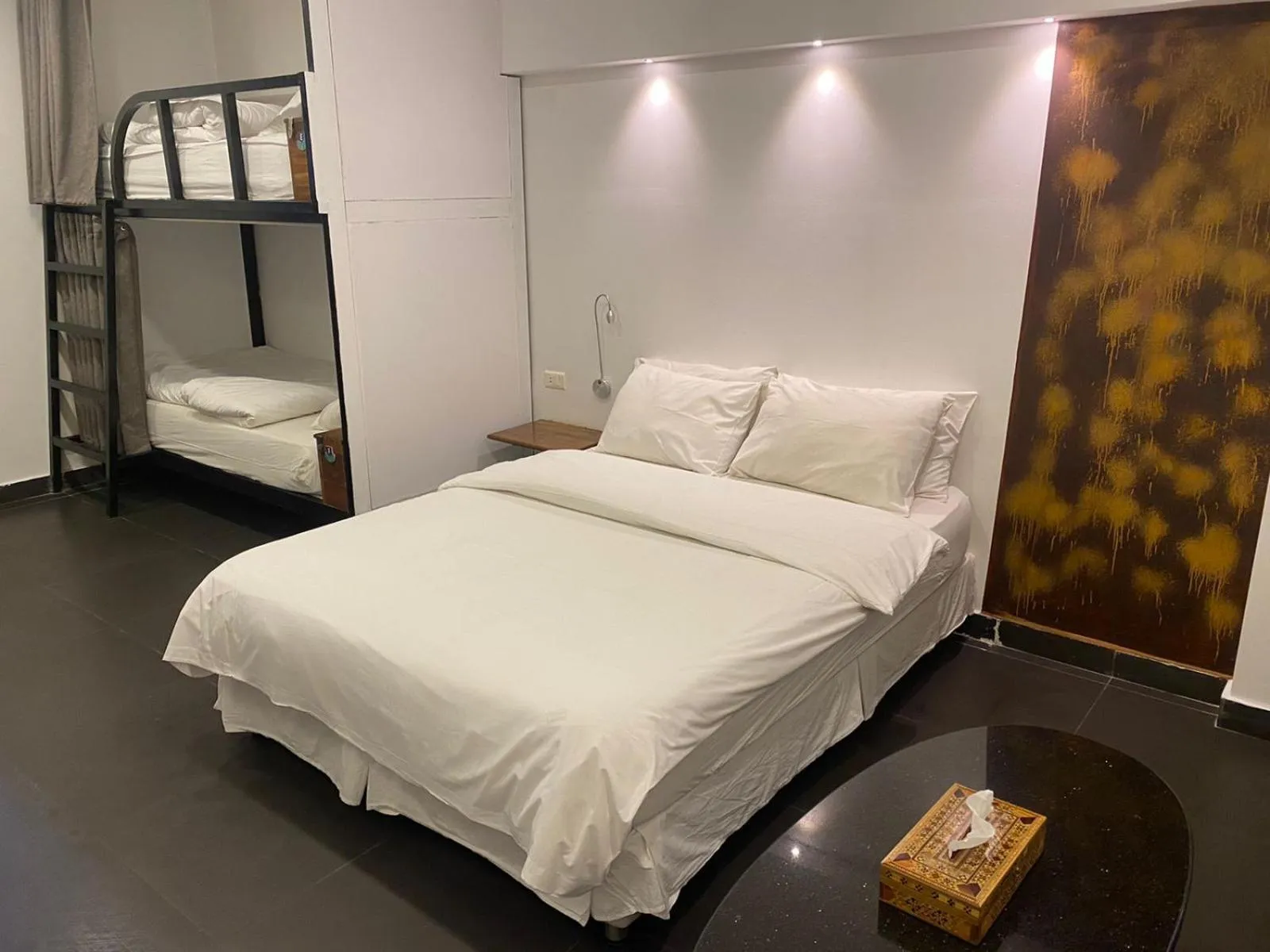 Bed in Hamra Urban Gardens