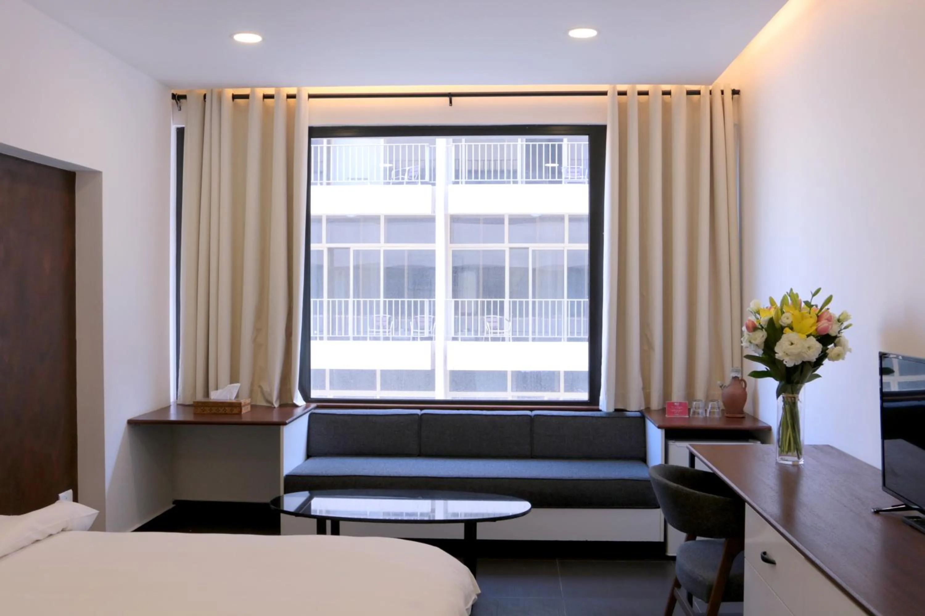 Living room, Bed in Hamra Urban Gardens