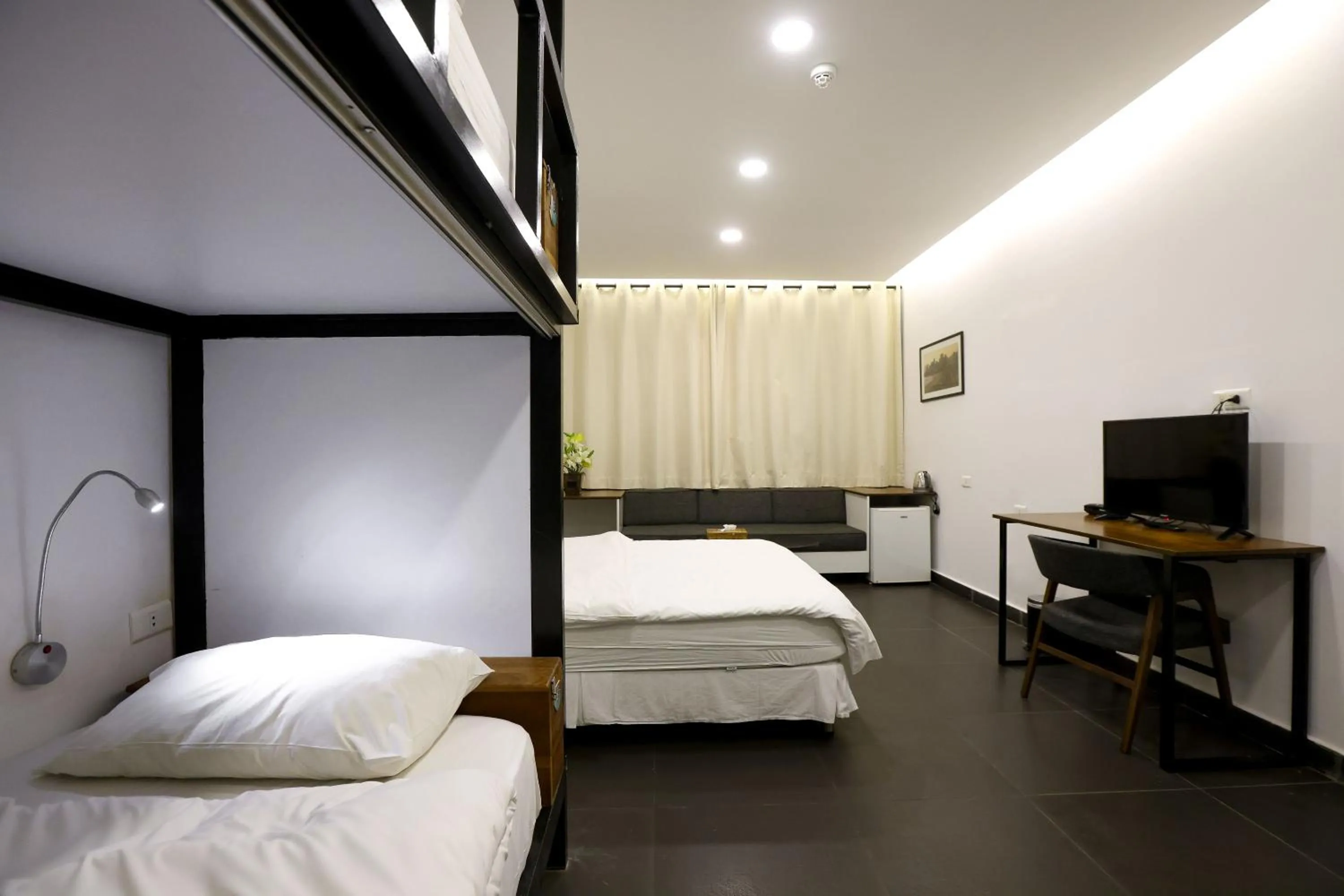 Bedroom, Bed in Hamra Urban Gardens