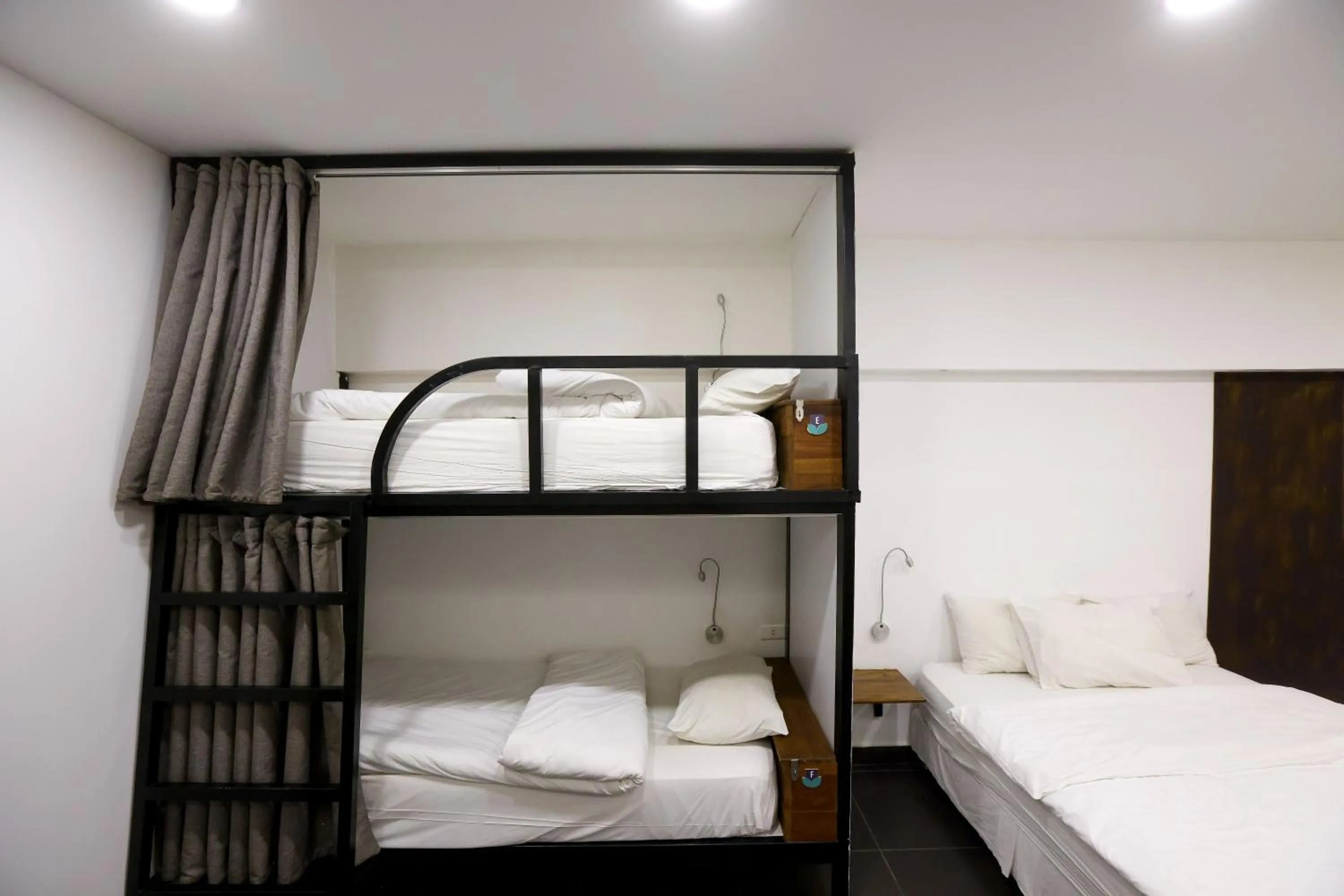 Photo of the whole room, Bed in Hamra Urban Gardens