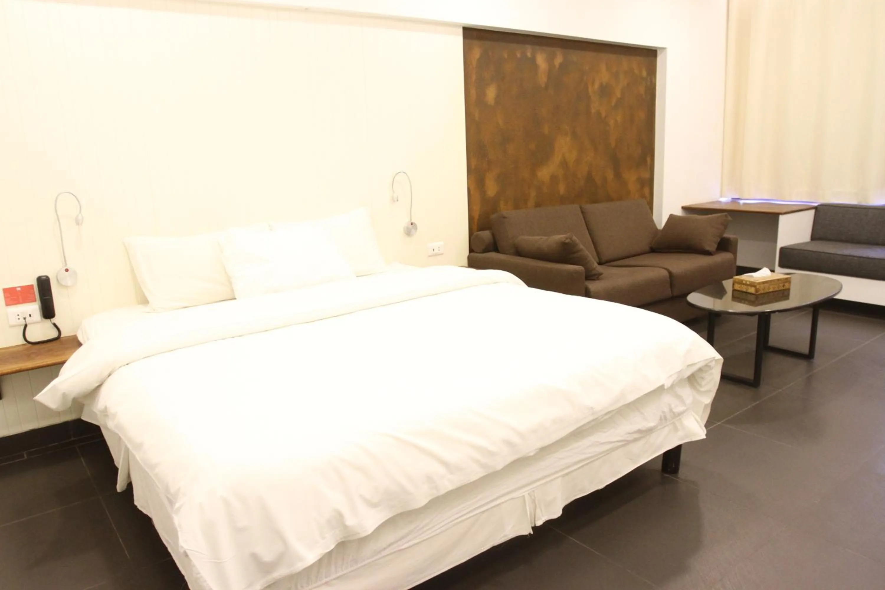 Photo of the whole room, Bed in Hamra Urban Gardens