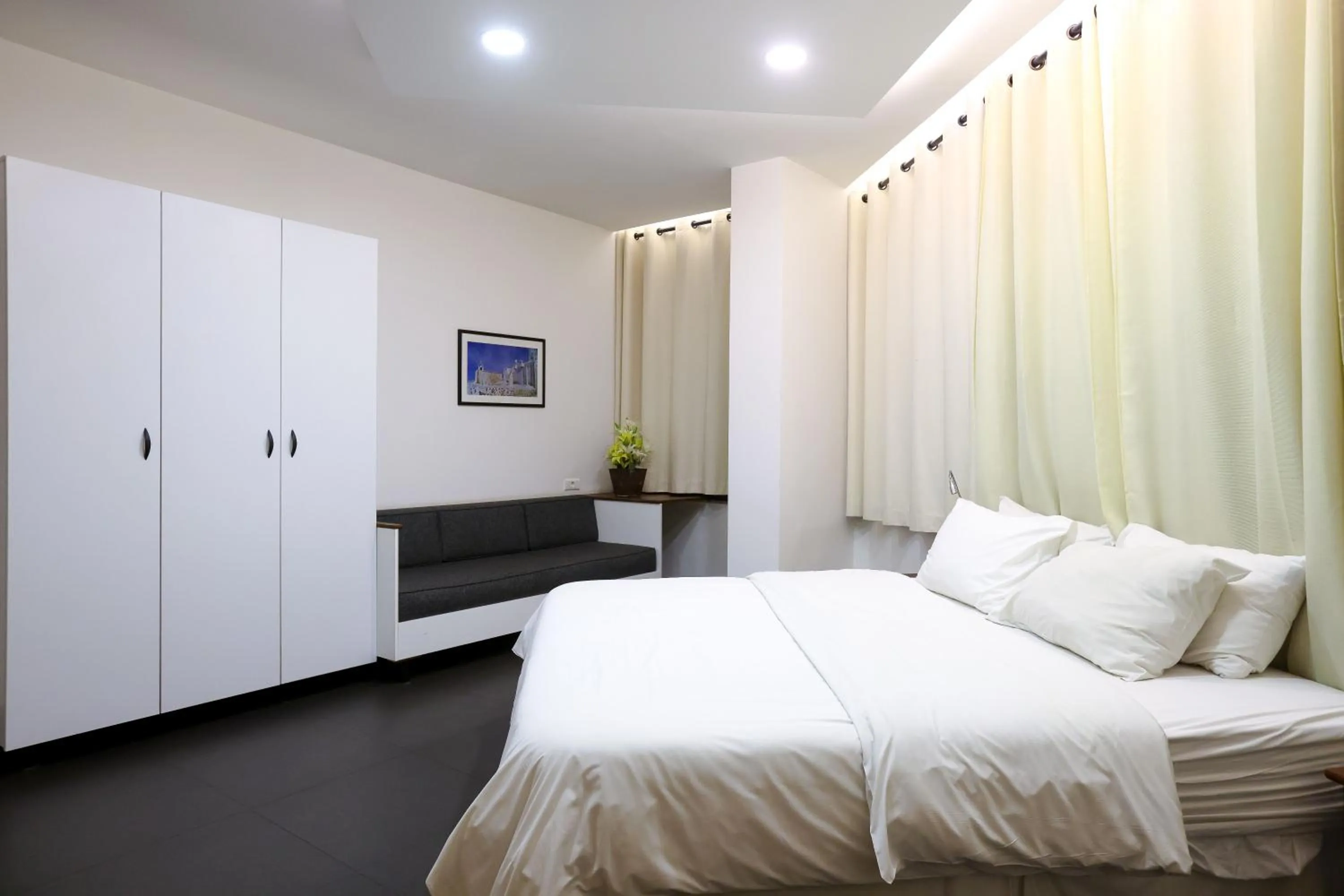 Photo of the whole room, Bed in Hamra Urban Gardens