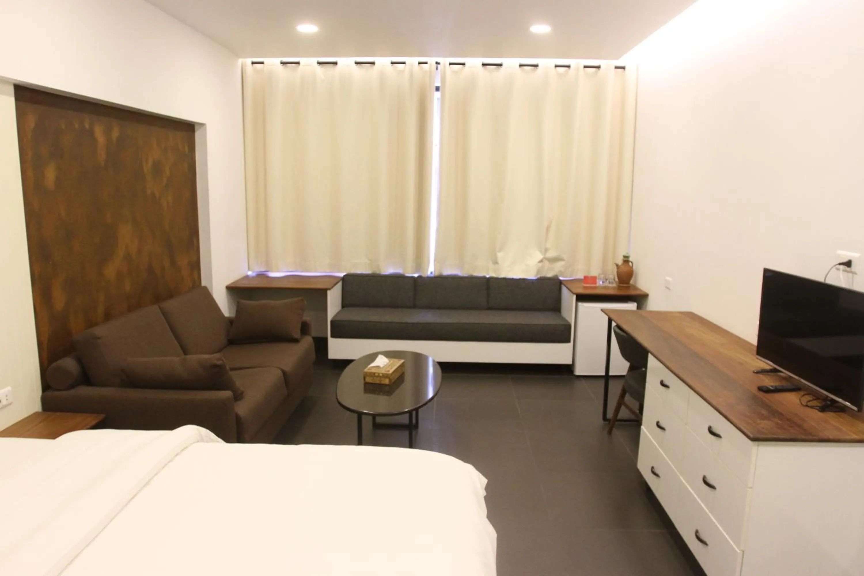 Photo of the whole room, Bed in Hamra Urban Gardens