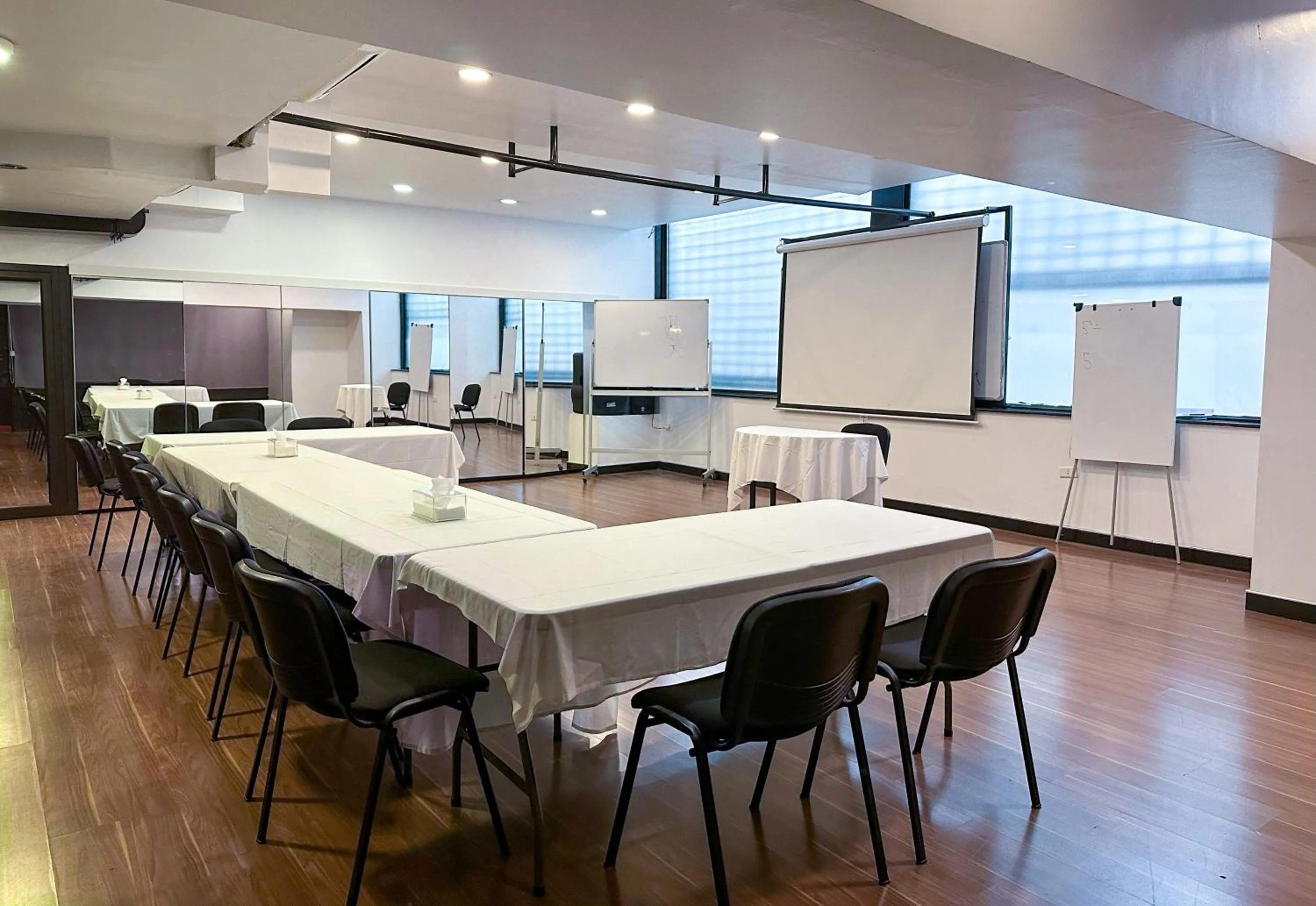 Meeting/conference room in Hamra Urban Gardens