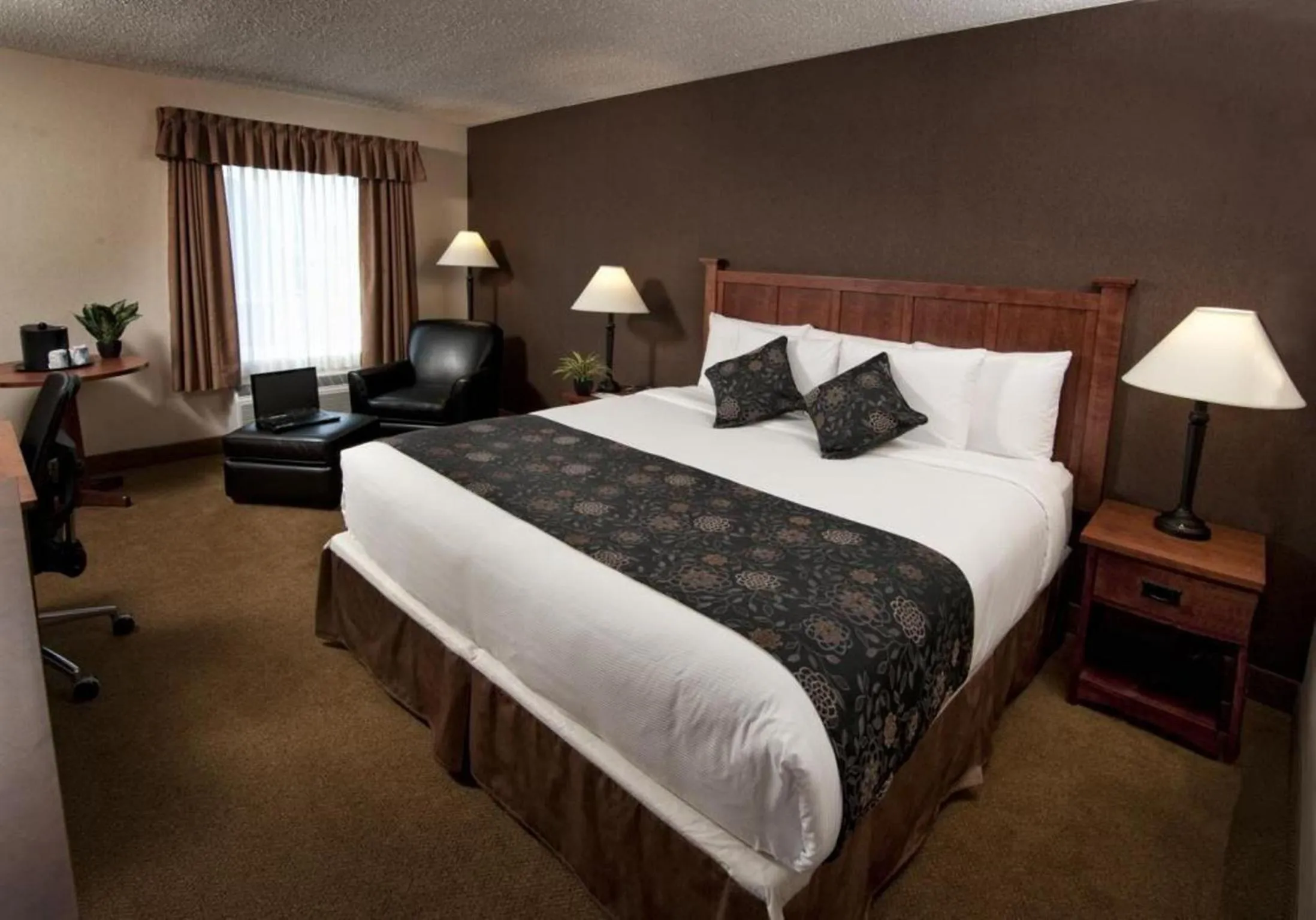 Bed in Maritime Inn Port Hawkesbury