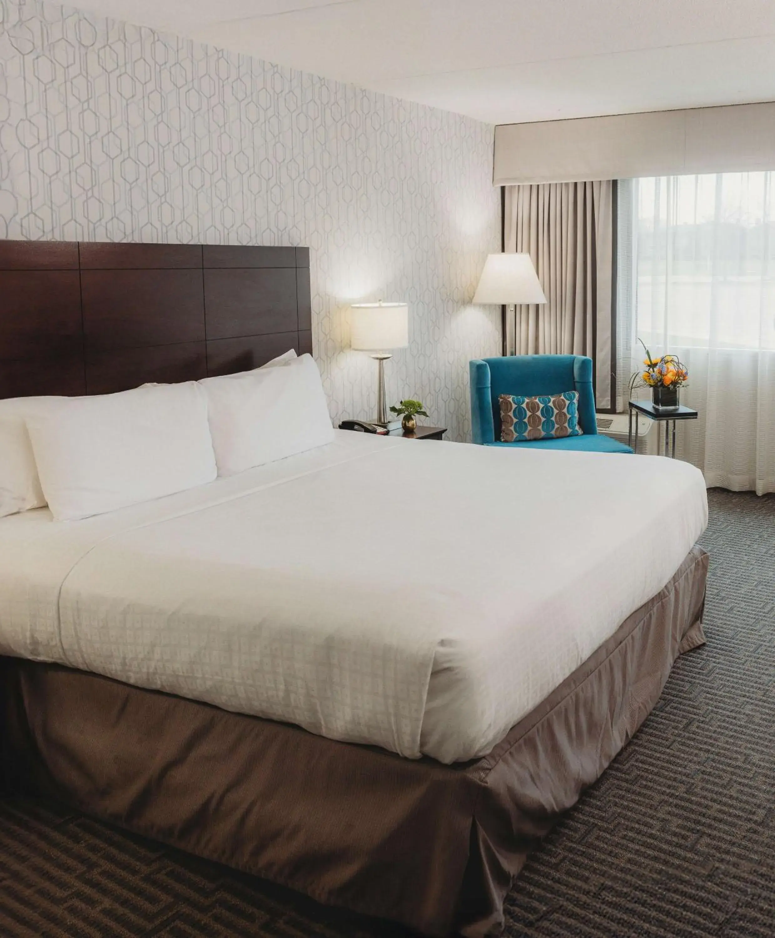 Deluxe King Room in Somerset Inn Troy Deluxe King Room in Somerset Inn Troy