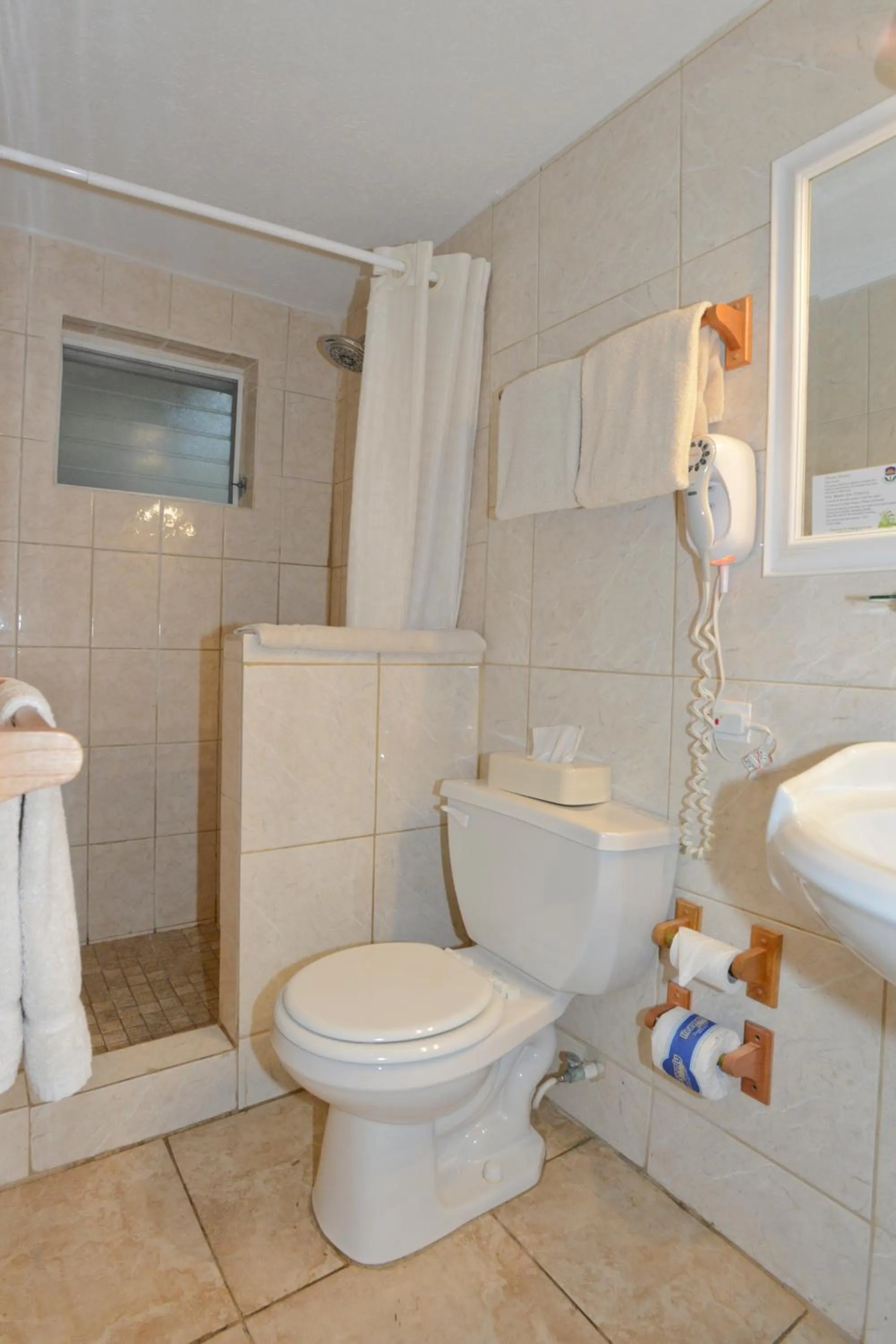 Bathroom in Lindbergh Bay Hotel