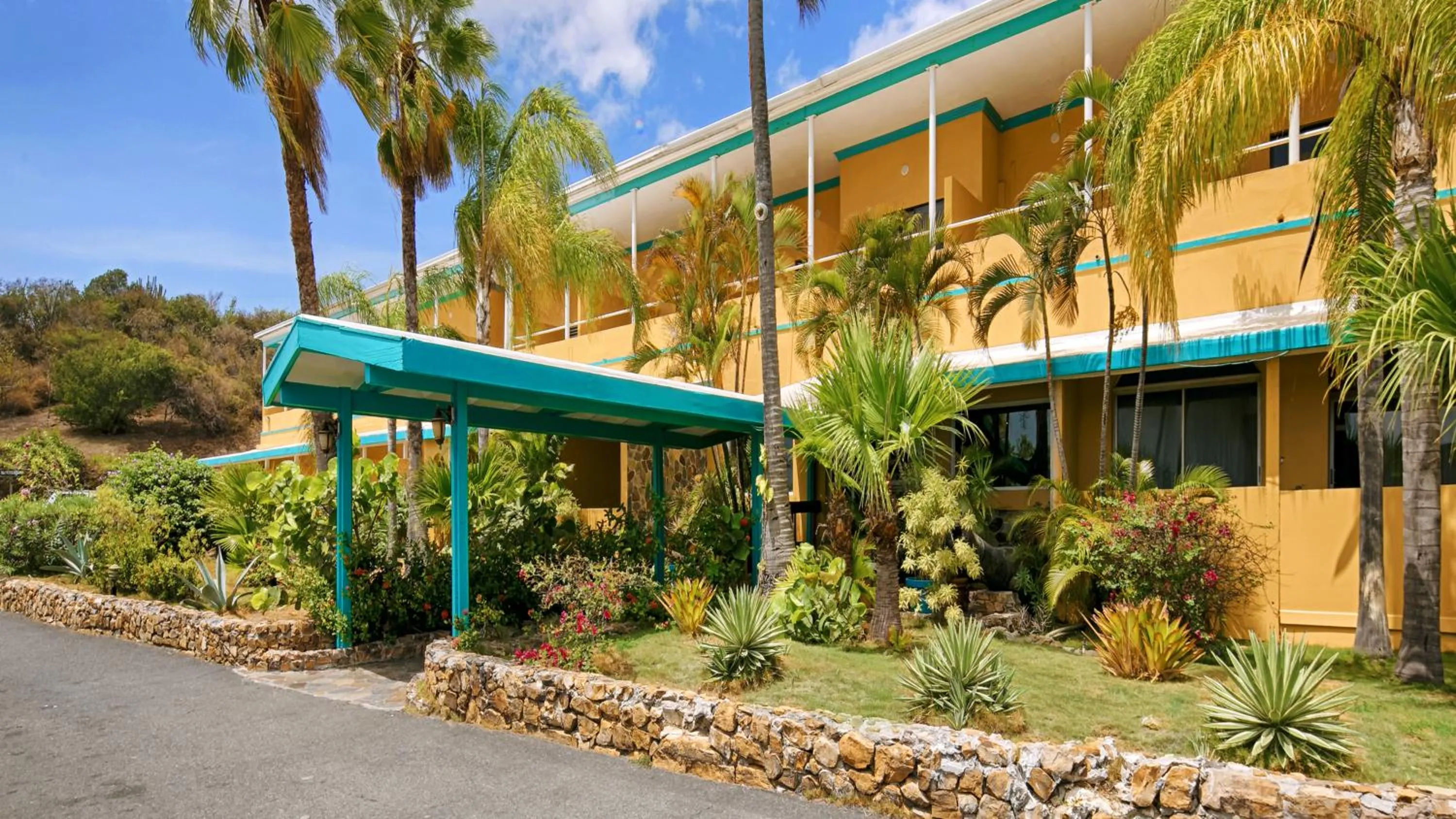 Facade/entrance in Lindbergh Bay Hotel
