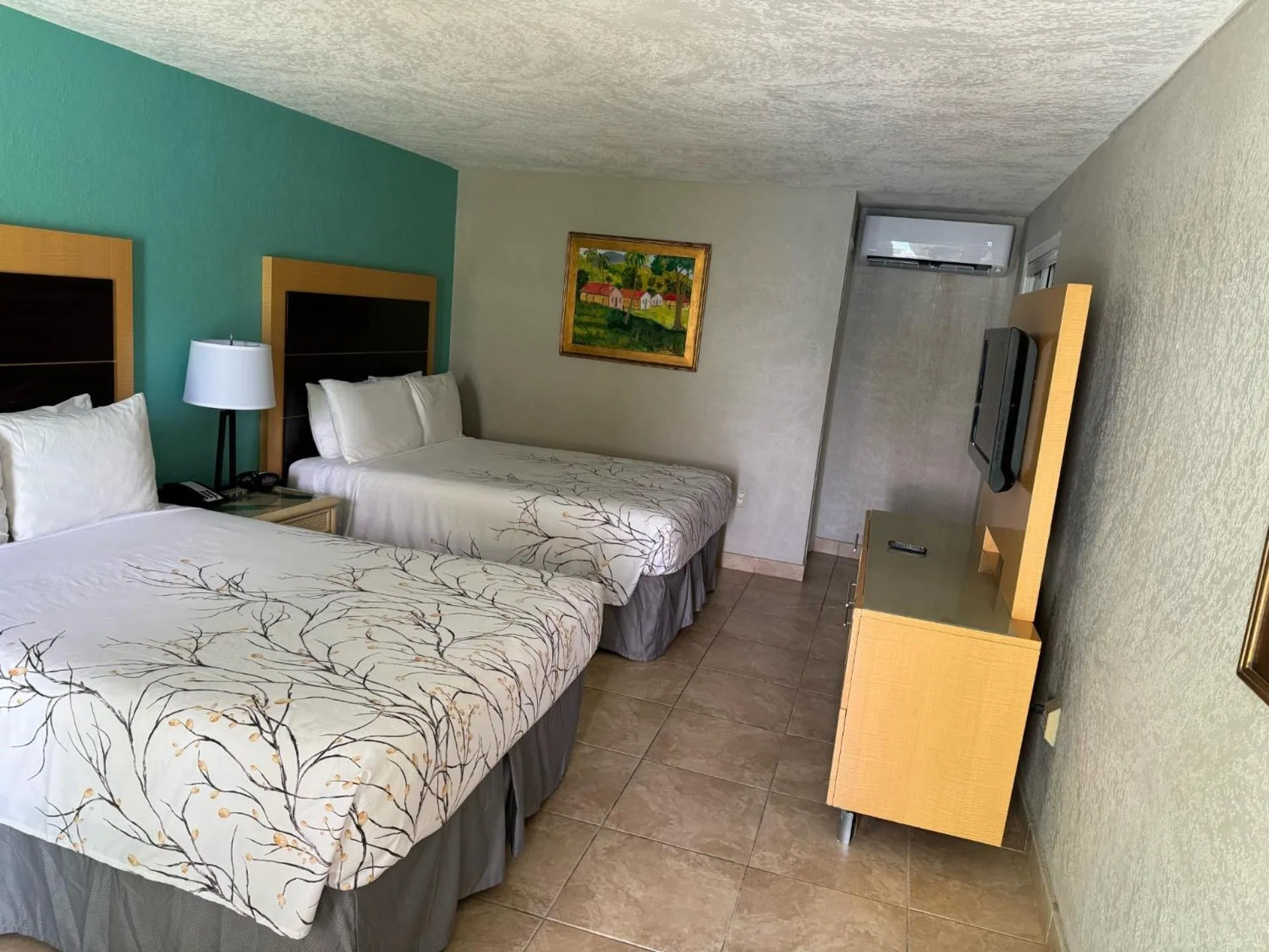 Bed in Lindbergh Bay Hotel