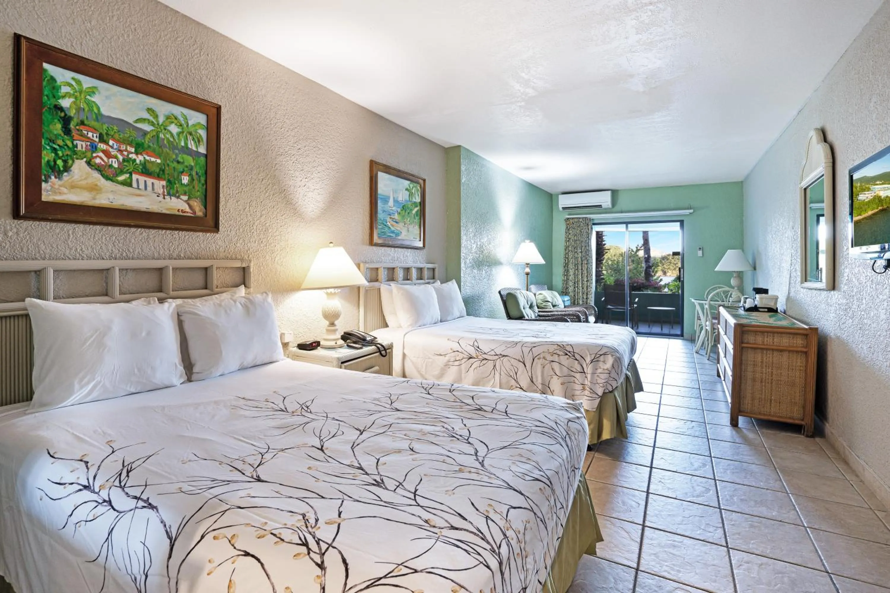 Bed in Lindbergh Bay Hotel