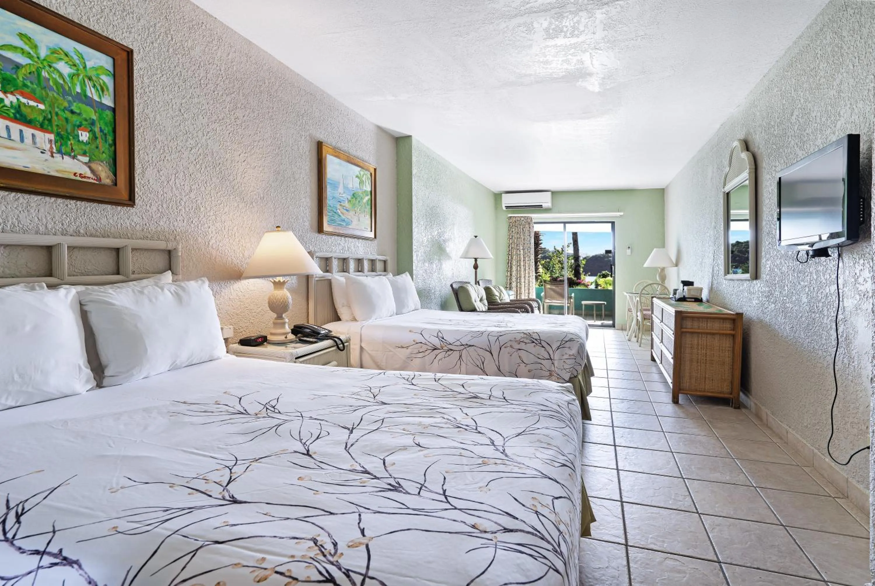 Bed in Lindbergh Bay Hotel