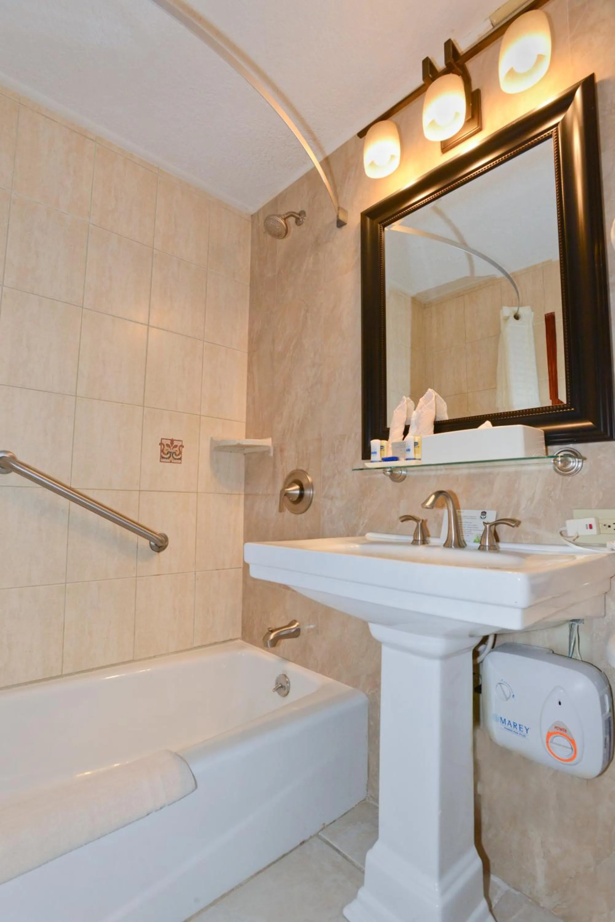 Bathroom in Lindbergh Bay Hotel