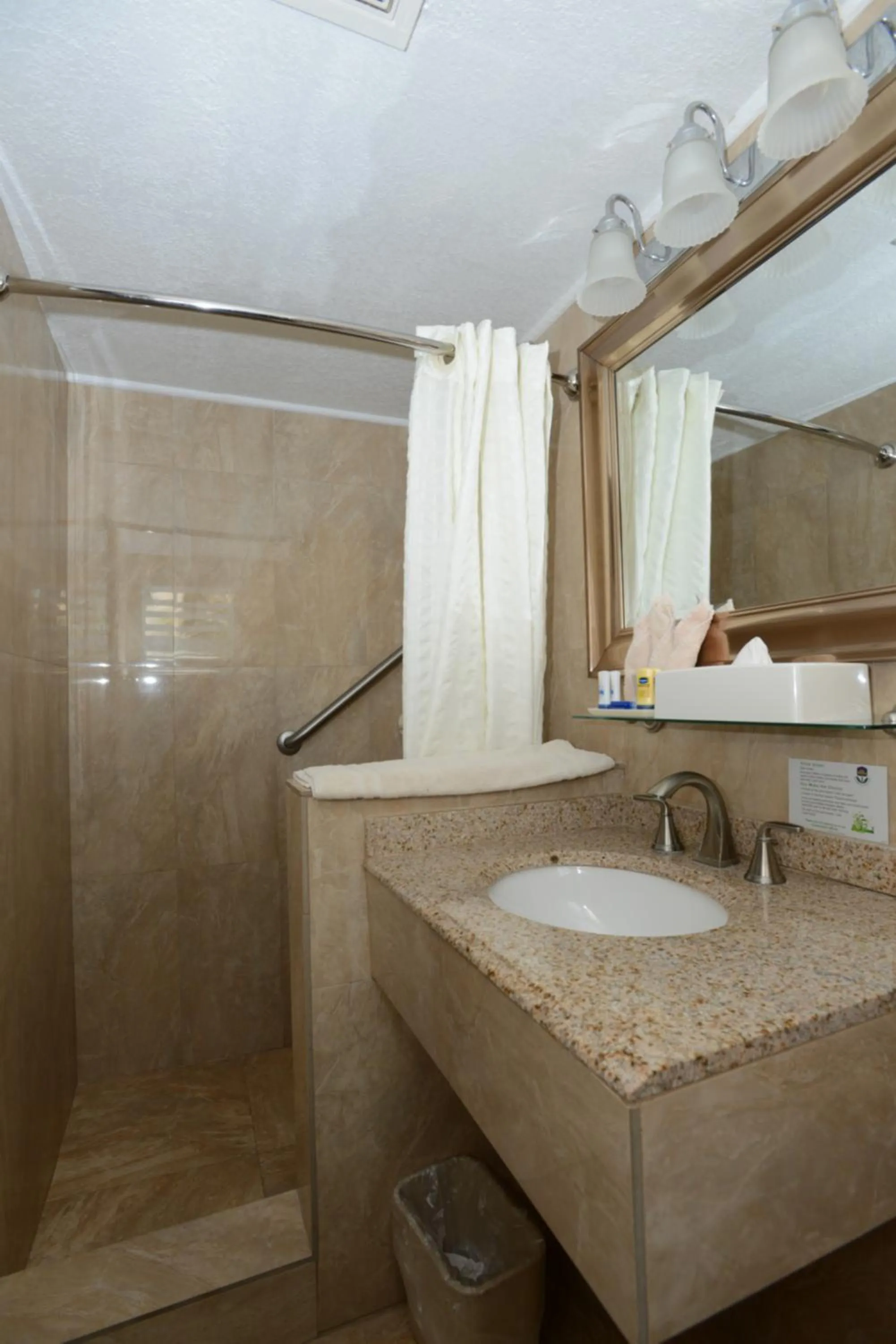 Bathroom in Lindbergh Bay Hotel