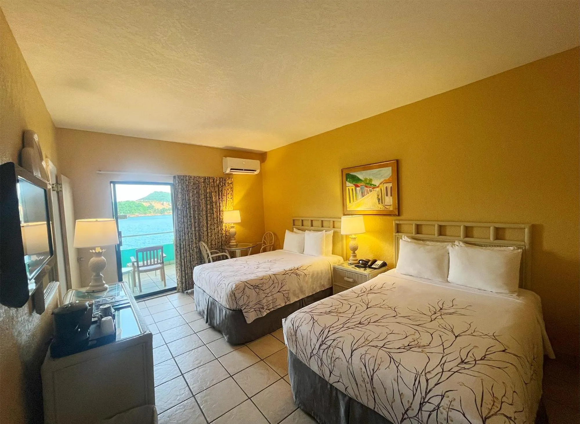 Bed in Lindbergh Bay Hotel