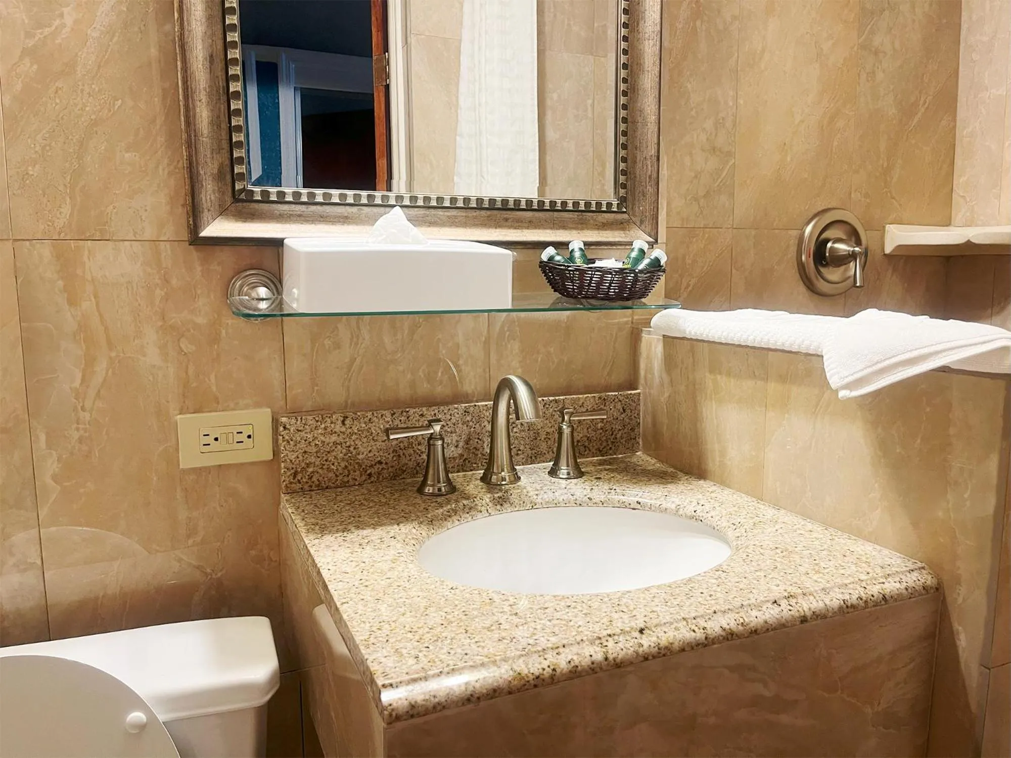 Bathroom in Lindbergh Bay Hotel