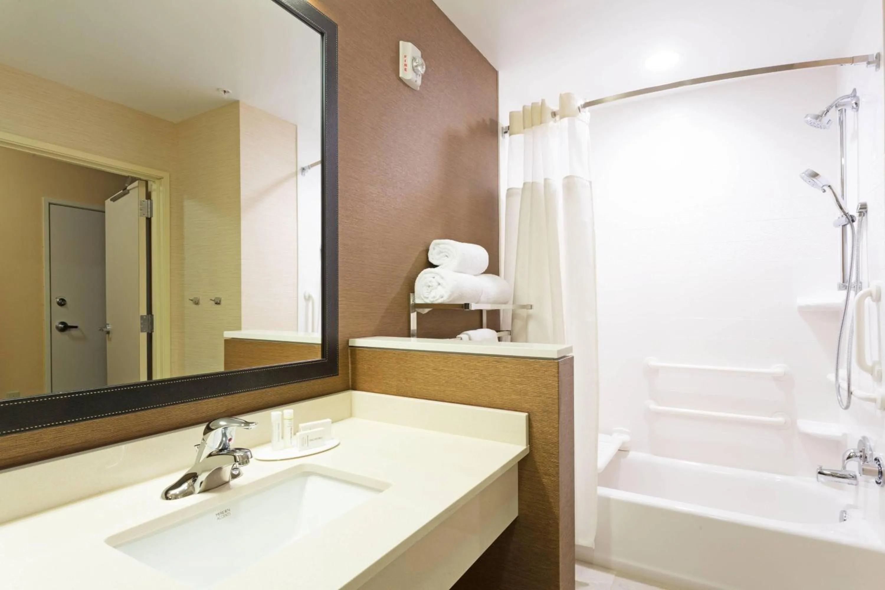 Bathroom in Fairfield Inn & Suites By Marriott Fort Lauderdale Downtown/Las Olas