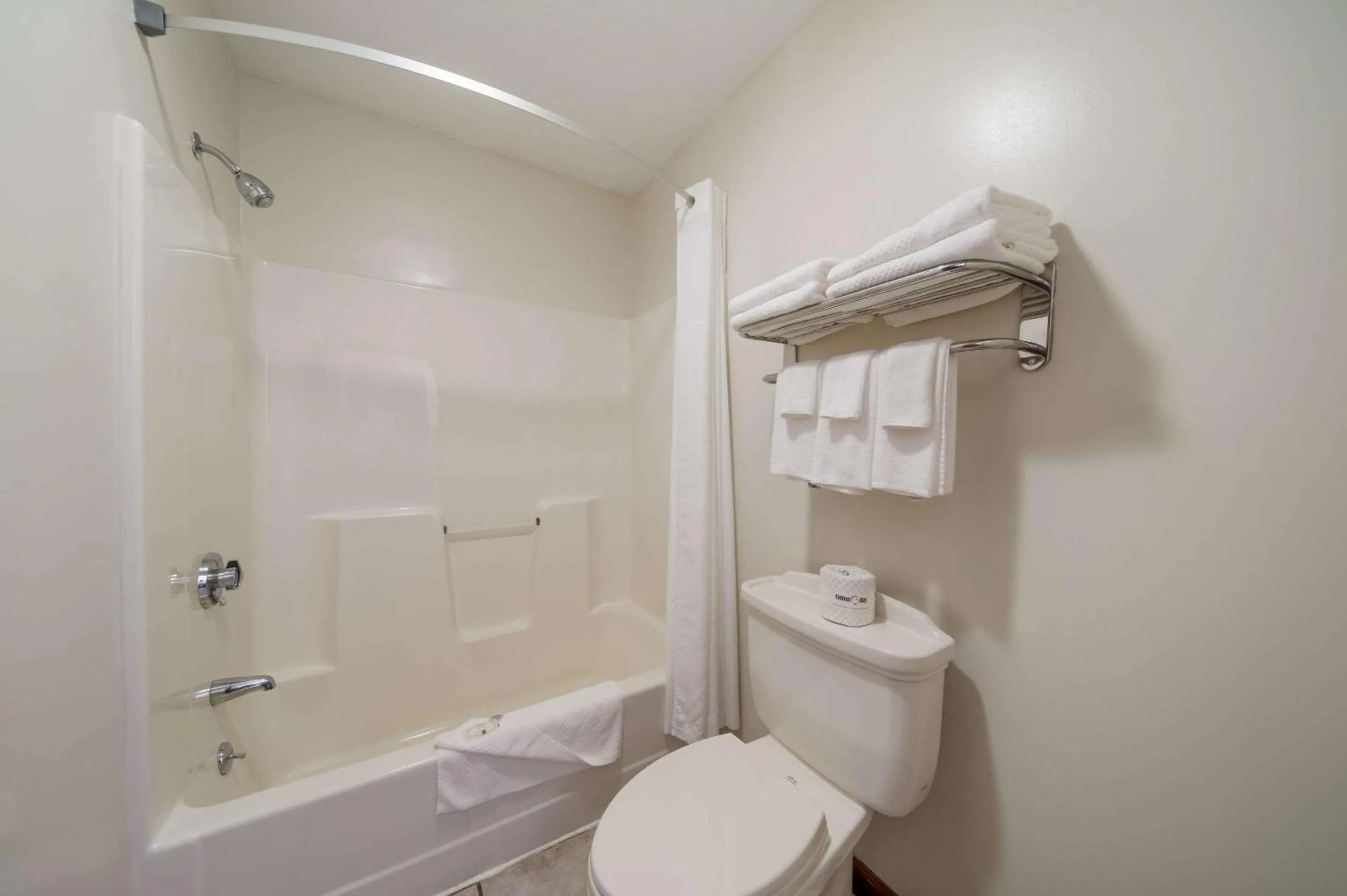 Bathroom in Quality Inn Great Barrington