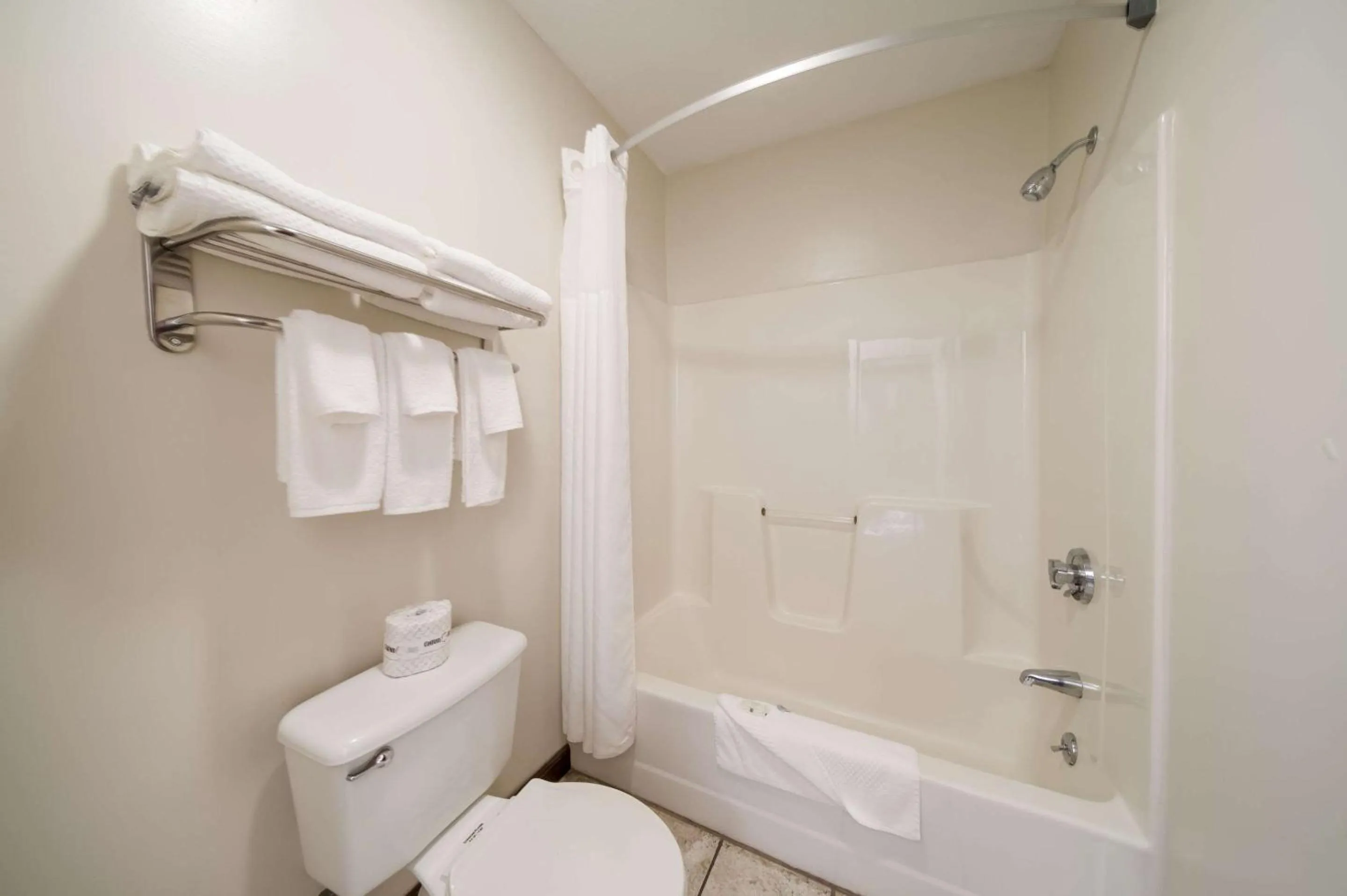 Bathroom in Quality Inn Great Barrington