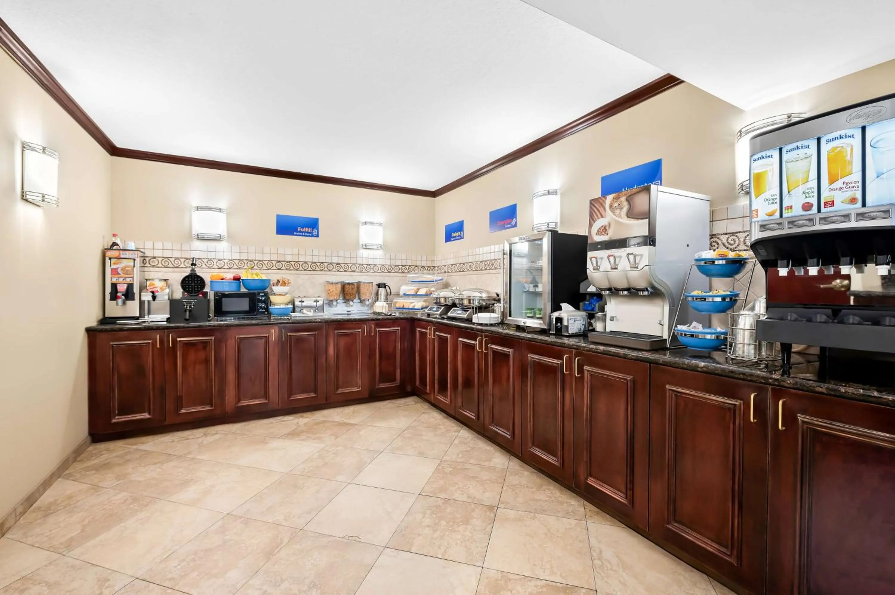 Breakfast in Best Western Intracoastal Inn