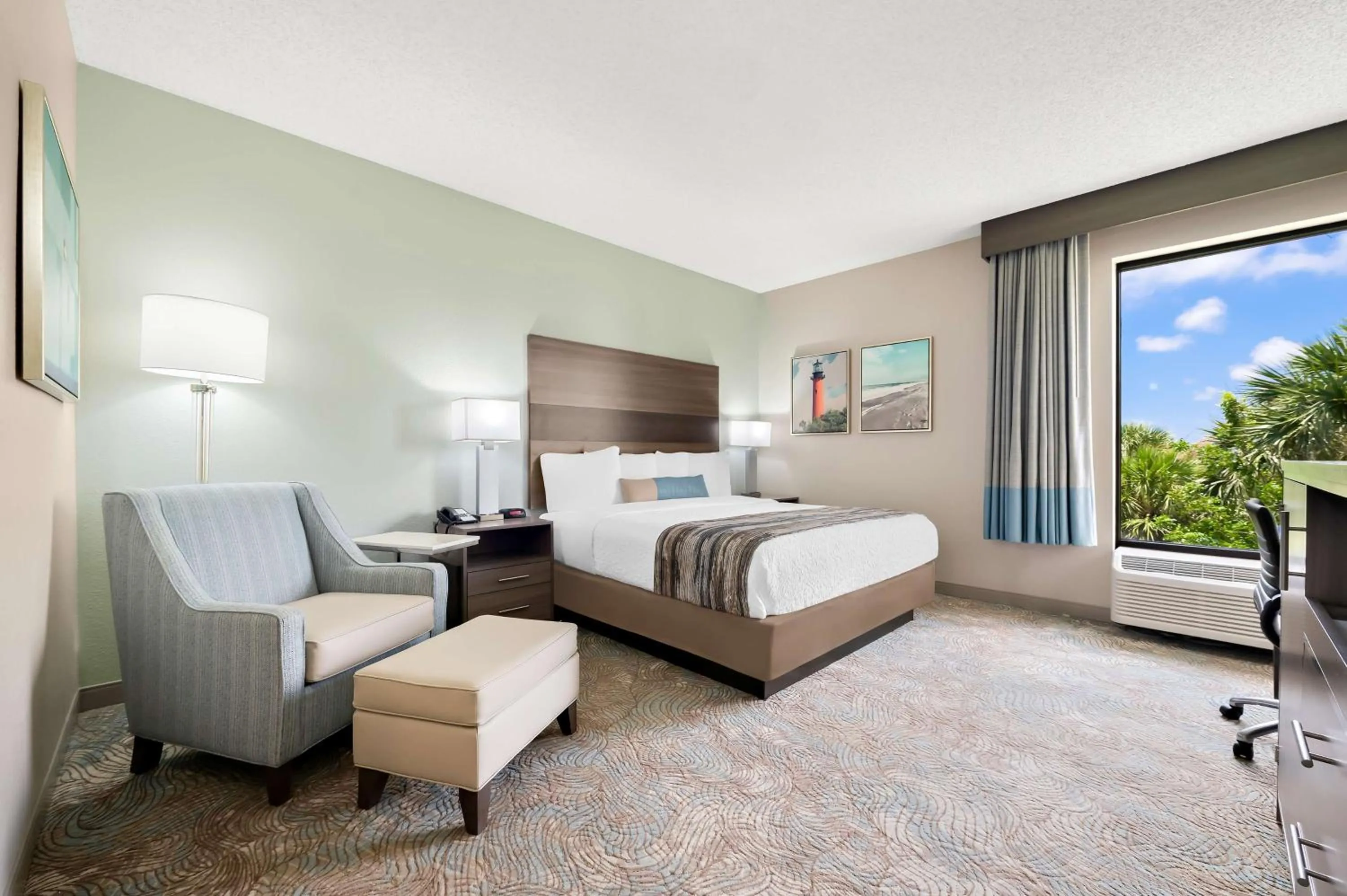 Bedroom, Bed in Best Western Intracoastal Inn